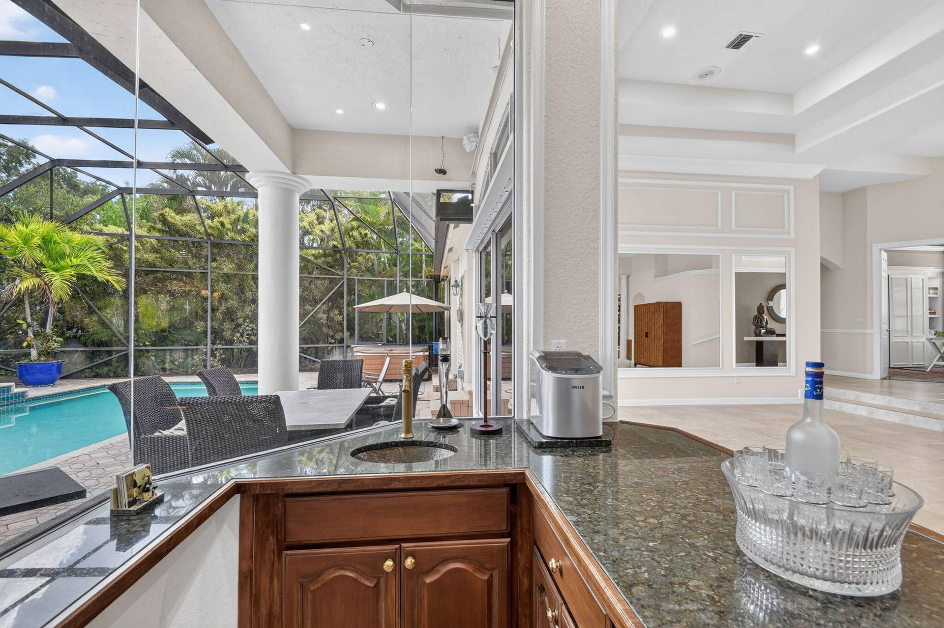 4936 Exeter Estate Lane, Lake Worth, FL 33449 Bar