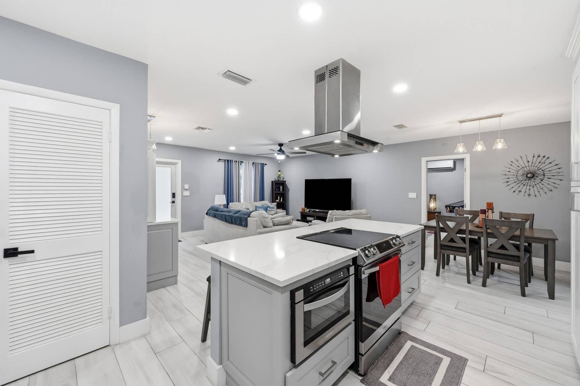 141 SE 8th Street, Pompano Beach, FL 33060 The heart of the home, this beautifully renovated kitchen combines modern design with exceptional functionality.