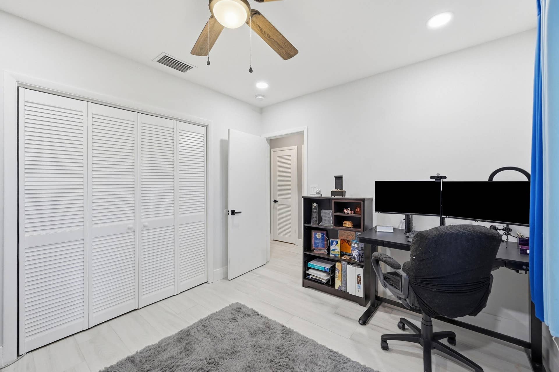 141 SE 8th Street, Pompano Beach, FL 33060 Spacious bedroom offering comfort and flexibility to fit your lifestyle.