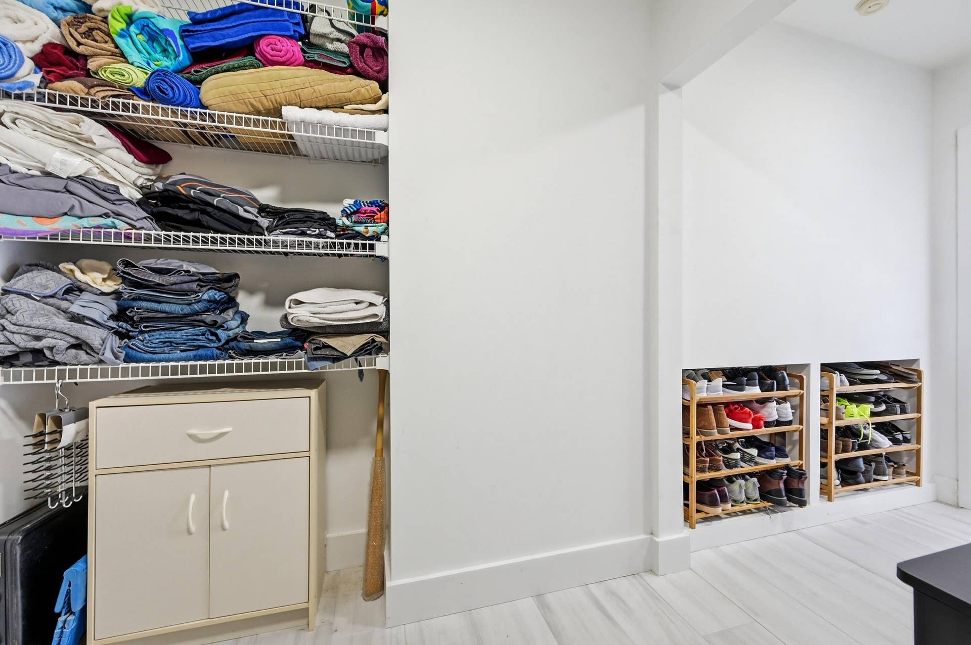 141 SE 8th Street, Pompano Beach, FL 33060 This oversized walk in closet provides the kind of space today's buyers dream about.