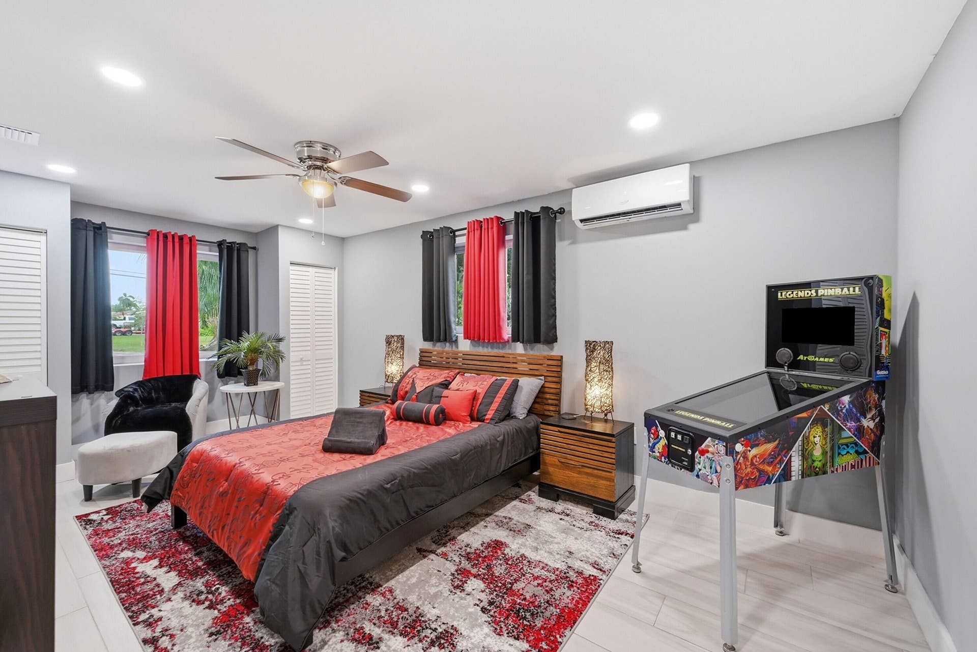 141 SE 8th Street, Pompano Beach, FL 33060 Private second primary suite offering exceptional comfort and flexibility for guests or multigenerational living.