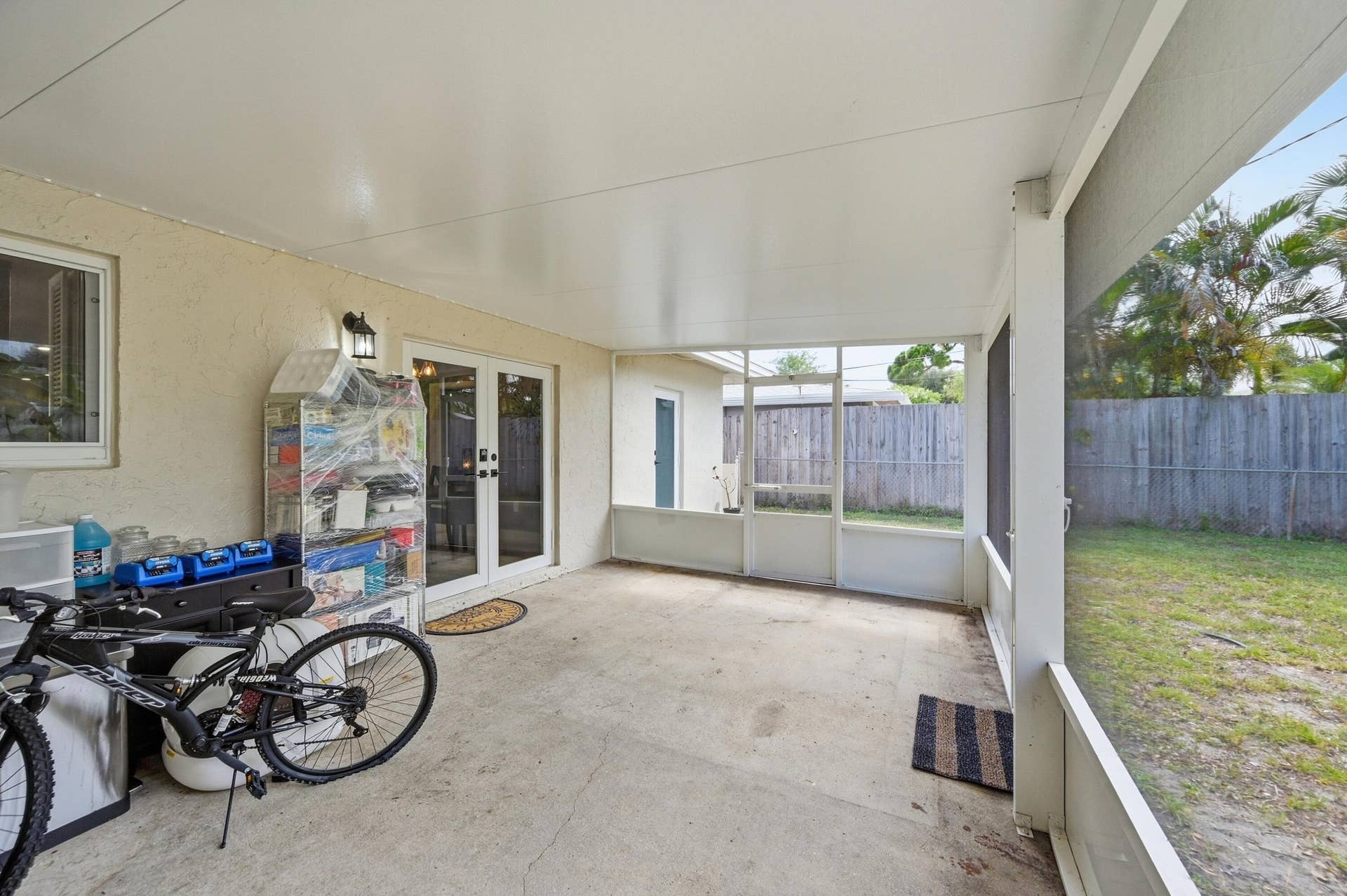 141 SE 8th Street, Pompano Beach, FL 33060 Expansive screened patio creates the perfect year round space for relaxing, entertaining, and enjoying the South Florida lifestyle.