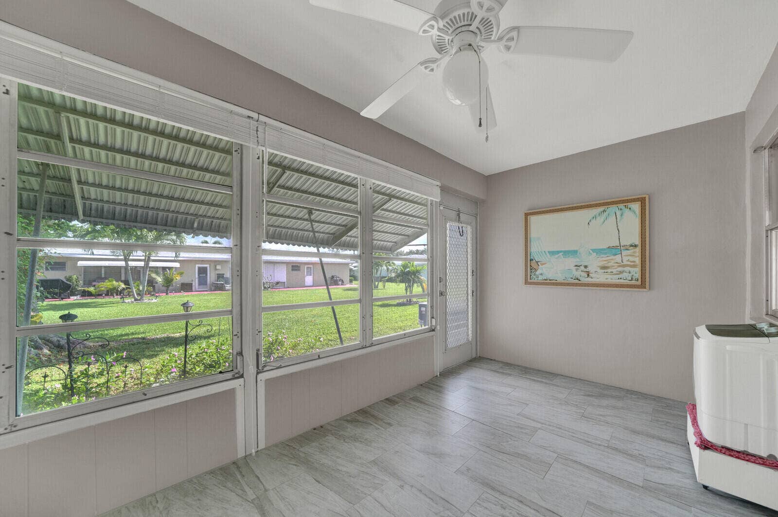 BONUS ROOM ENCLOSED