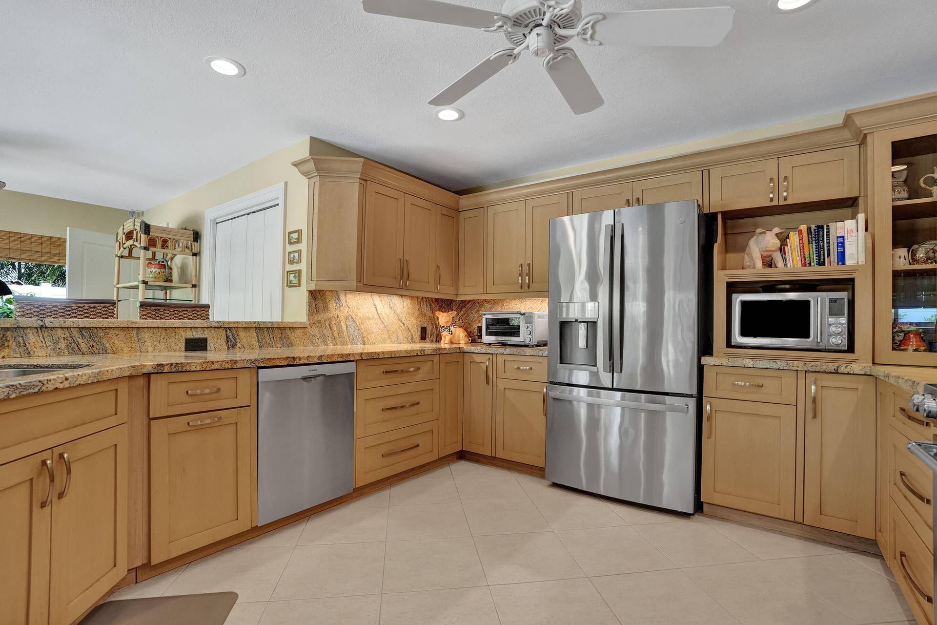 11 Tam O'shanter Lane, Fort Lauderdale, FL 33308 Large Kitchen