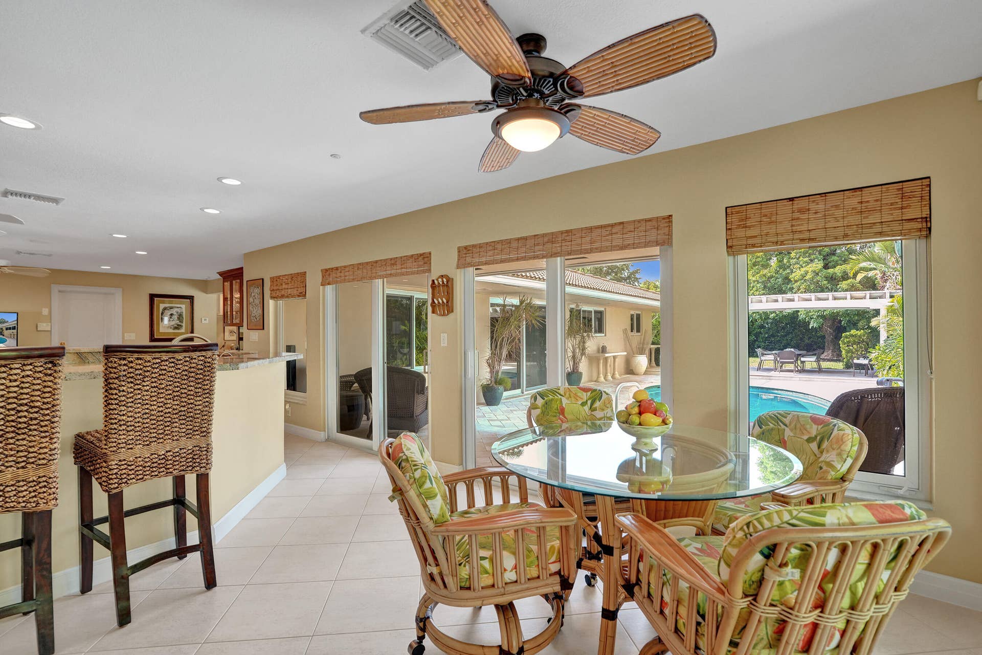 11 Tam O'shanter Lane, Fort Lauderdale, FL 33308 Breakfast nook off of the kitchen