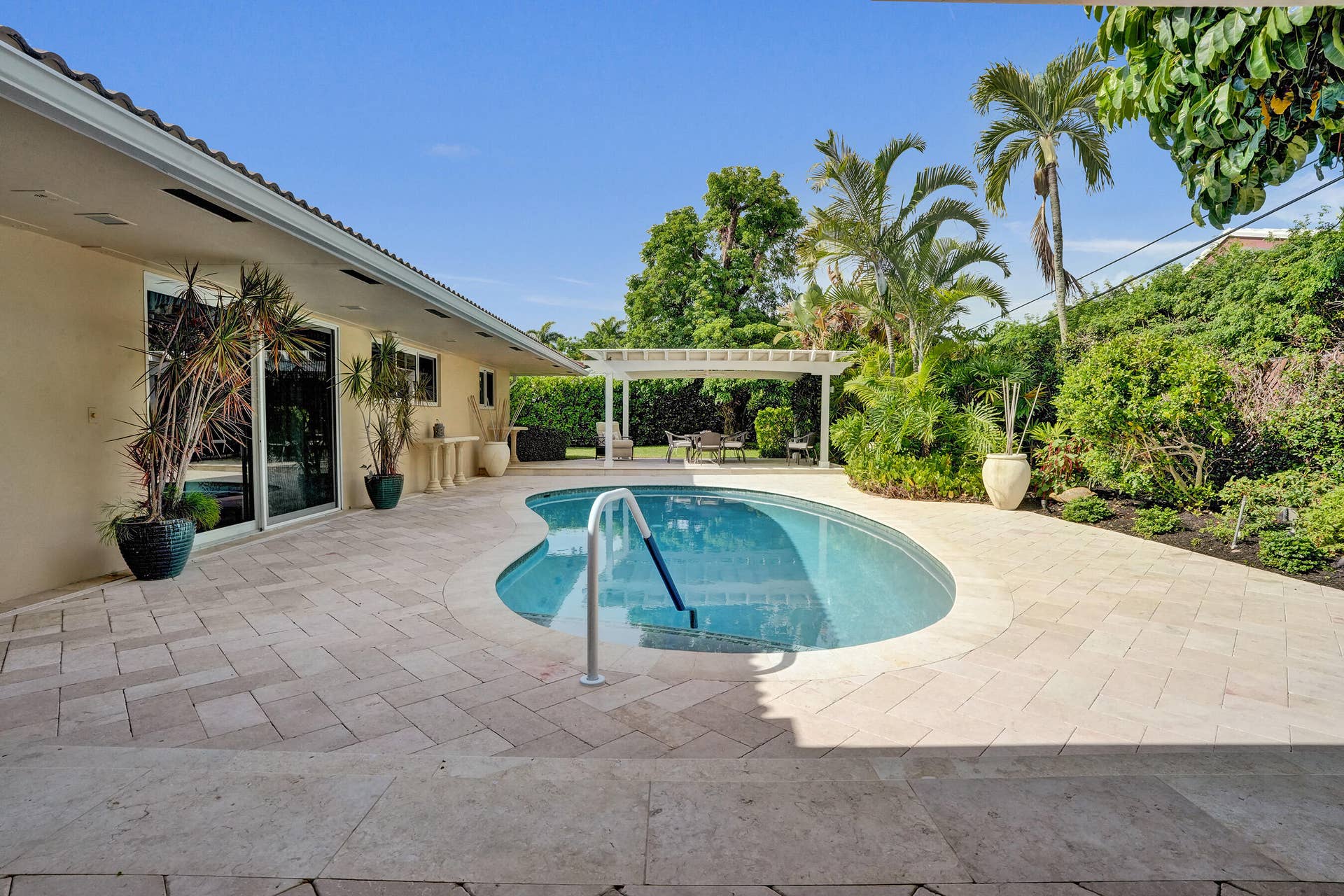 11 Tam O'shanter Lane, Fort Lauderdale, FL 33308 Backyard looking from Breakfast nook & kitchen