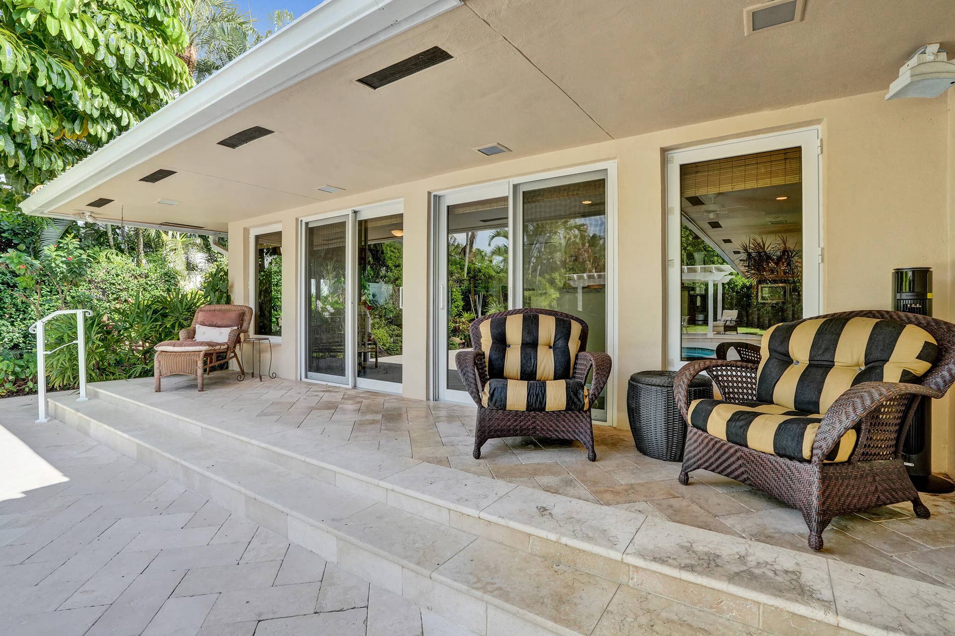 11 Tam O'shanter Lane, Fort Lauderdale, FL 33308 Breakfast nook, kitchen doors leading leading out to pool and backyard area