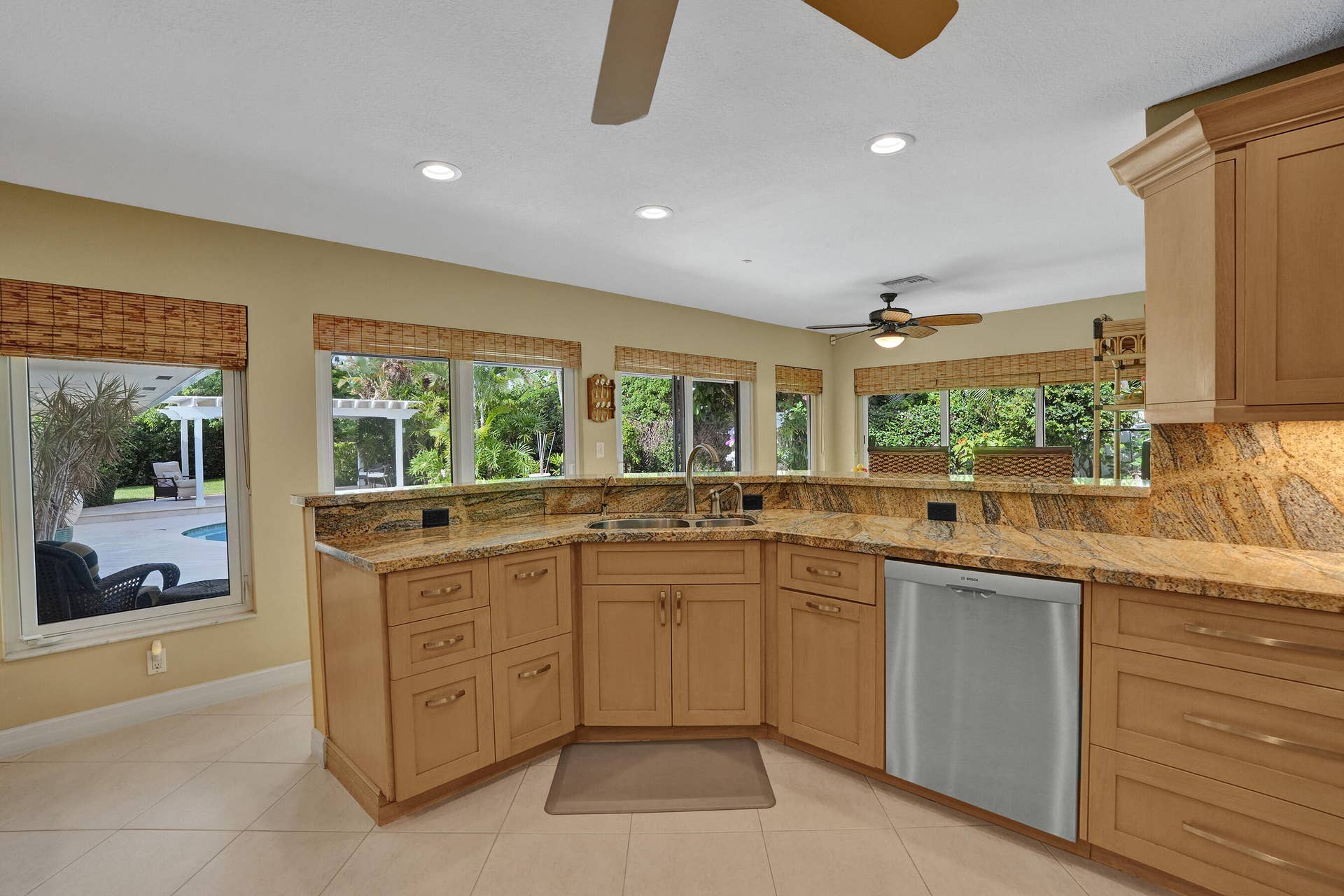 11 Tam O'shanter Lane, Fort Lauderdale, FL 33308 Large Kitchen