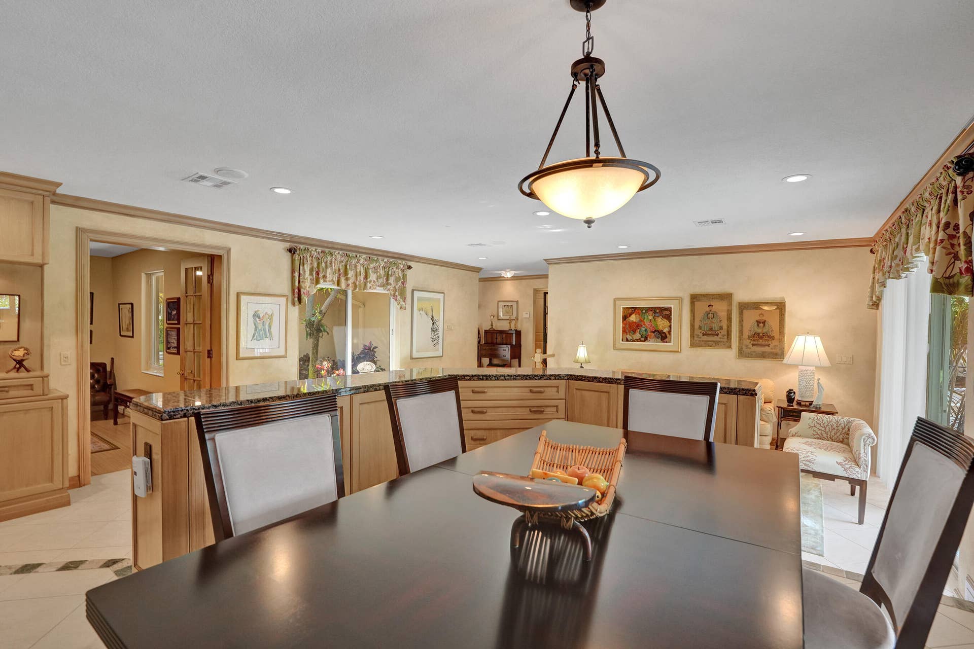 11 Tam O'shanter Lane, Fort Lauderdale, FL 33308 Dining room.