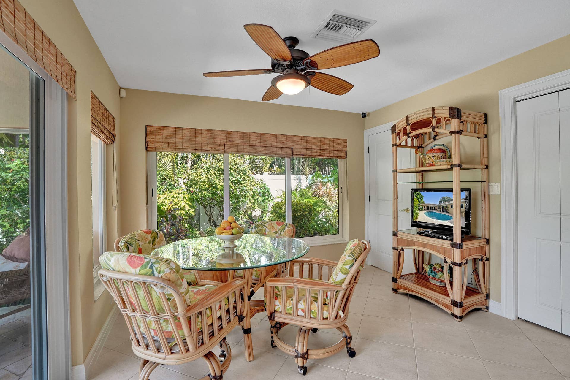 11 Tam O'shanter Lane, Fort Lauderdale, FL 33308 Breakfast nook