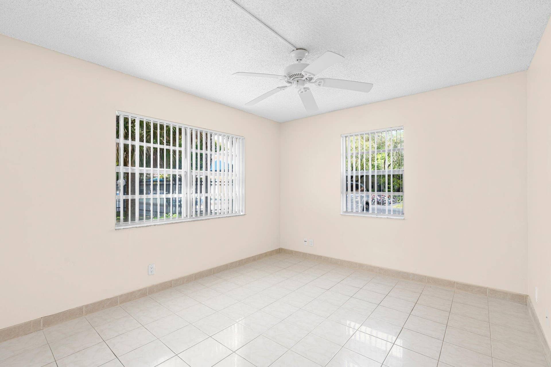 13-web-or-mls-3230 Nw 102nd Ter Coral Sp
