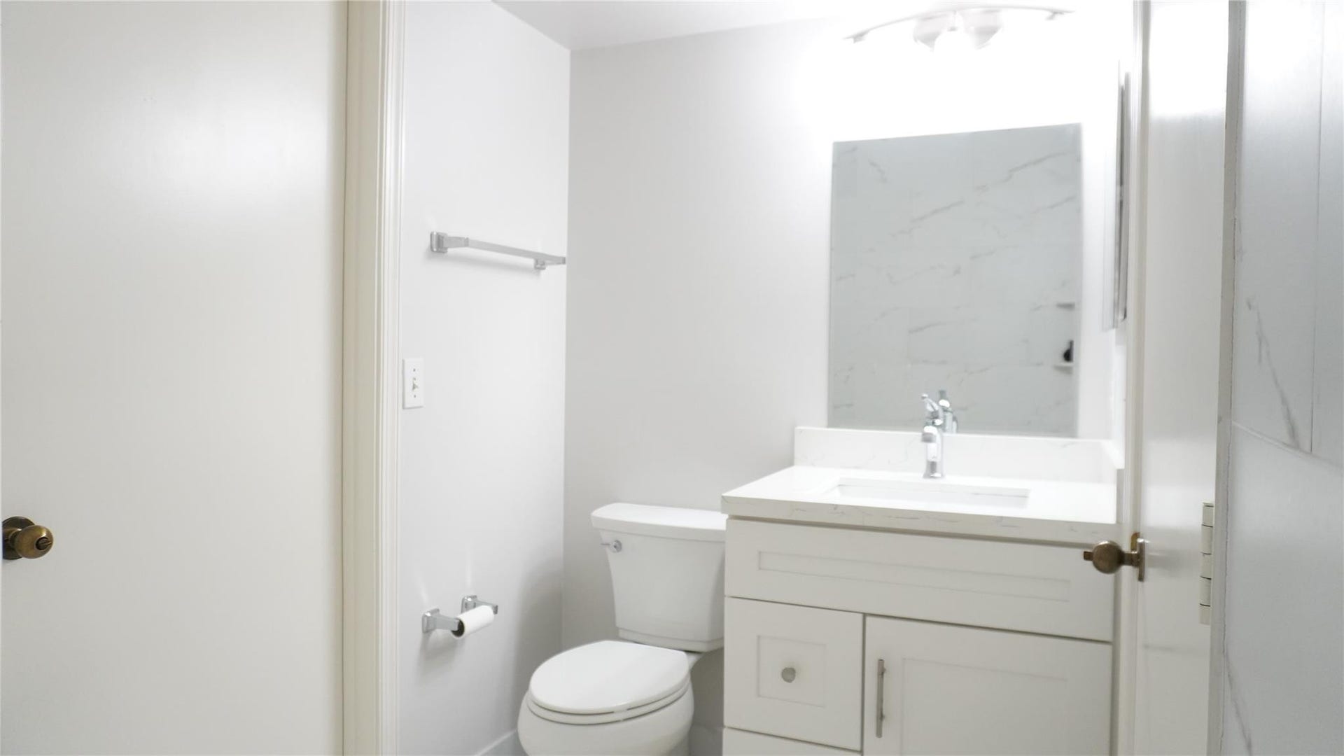 3730 San Simeon Circle, Weston, Weston, FL 33331 2nd floor, shared bathroom
