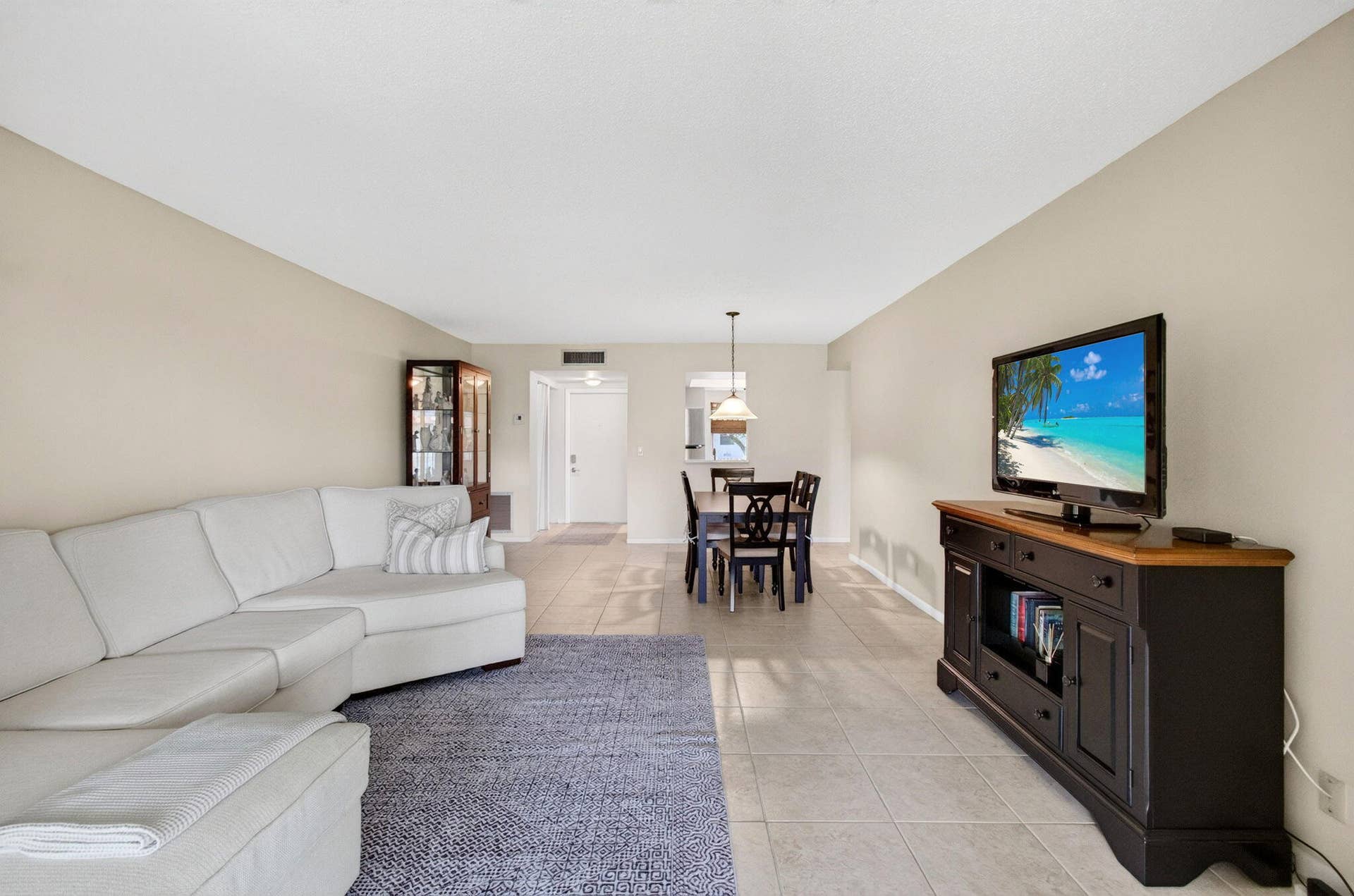 6600 S Oriole Boulevard, Delray Beach, FL 33446 Living Room