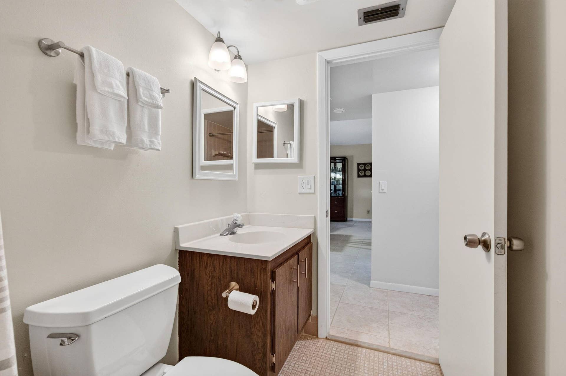 6600 S Oriole Boulevard, Delray Beach, FL 33446 Guest Bath