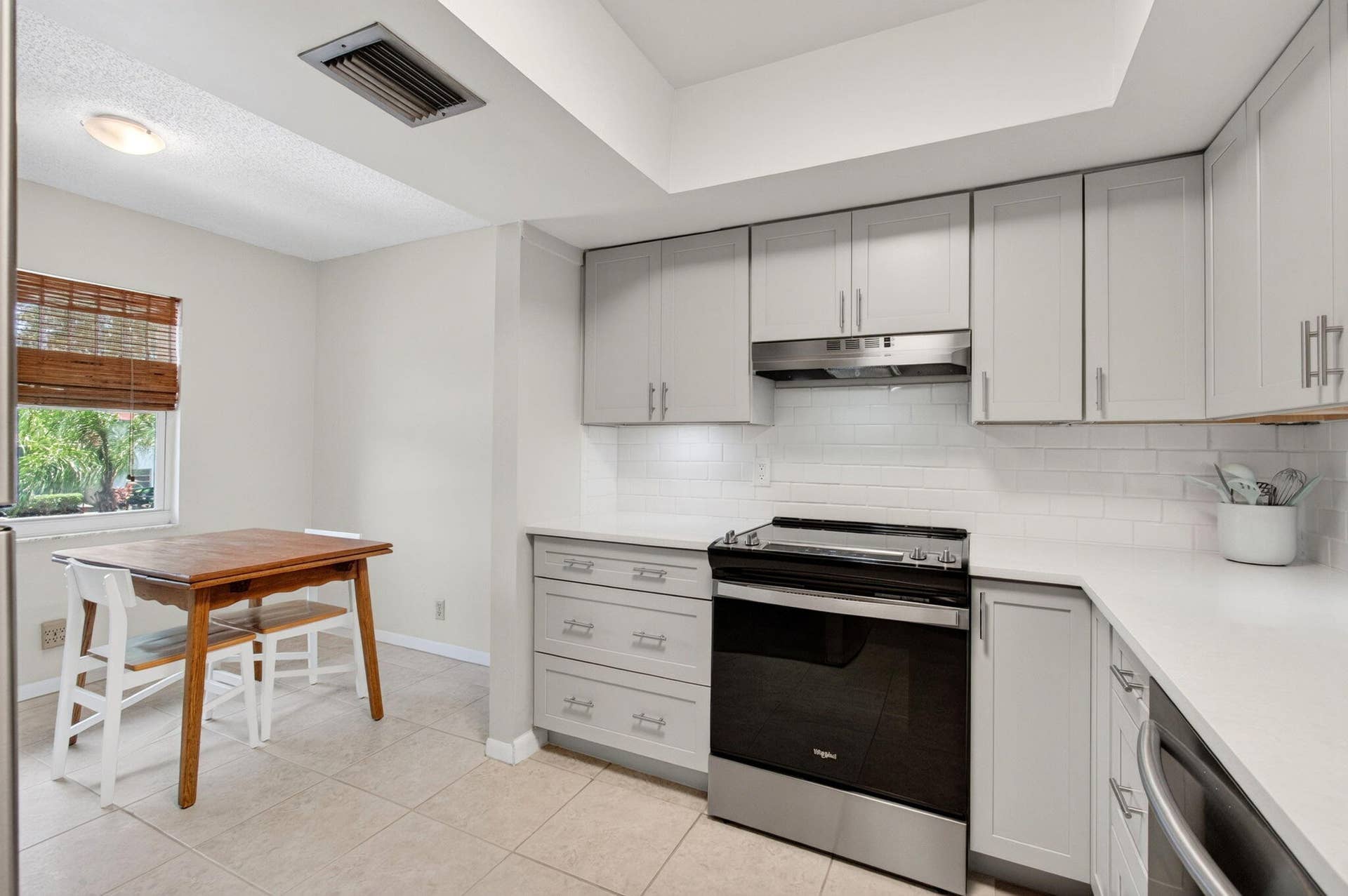 6600 S Oriole Boulevard, Delray Beach, FL 33446 Kitchen
