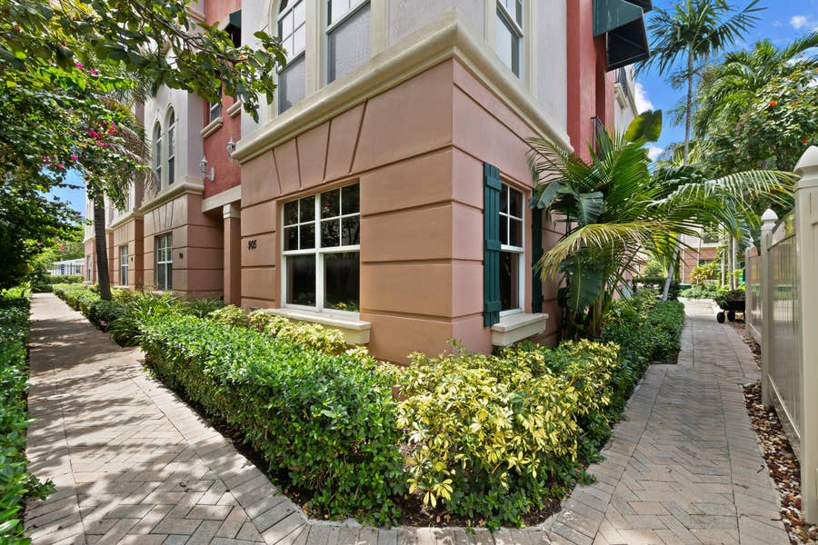 Property photo for 1033 NE 17th Way, #905, Fort Lauderdale, FL