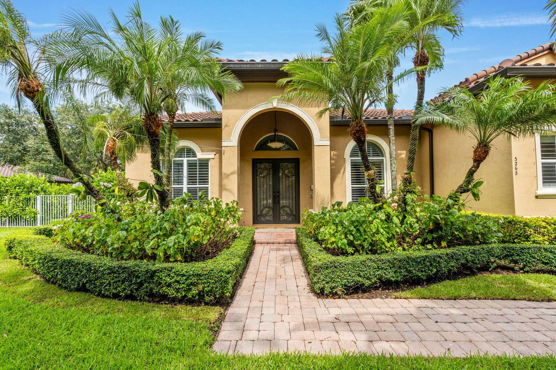 3263 SW 138th Way, Davie, FL 33330 3-web-or-mls-A7400253