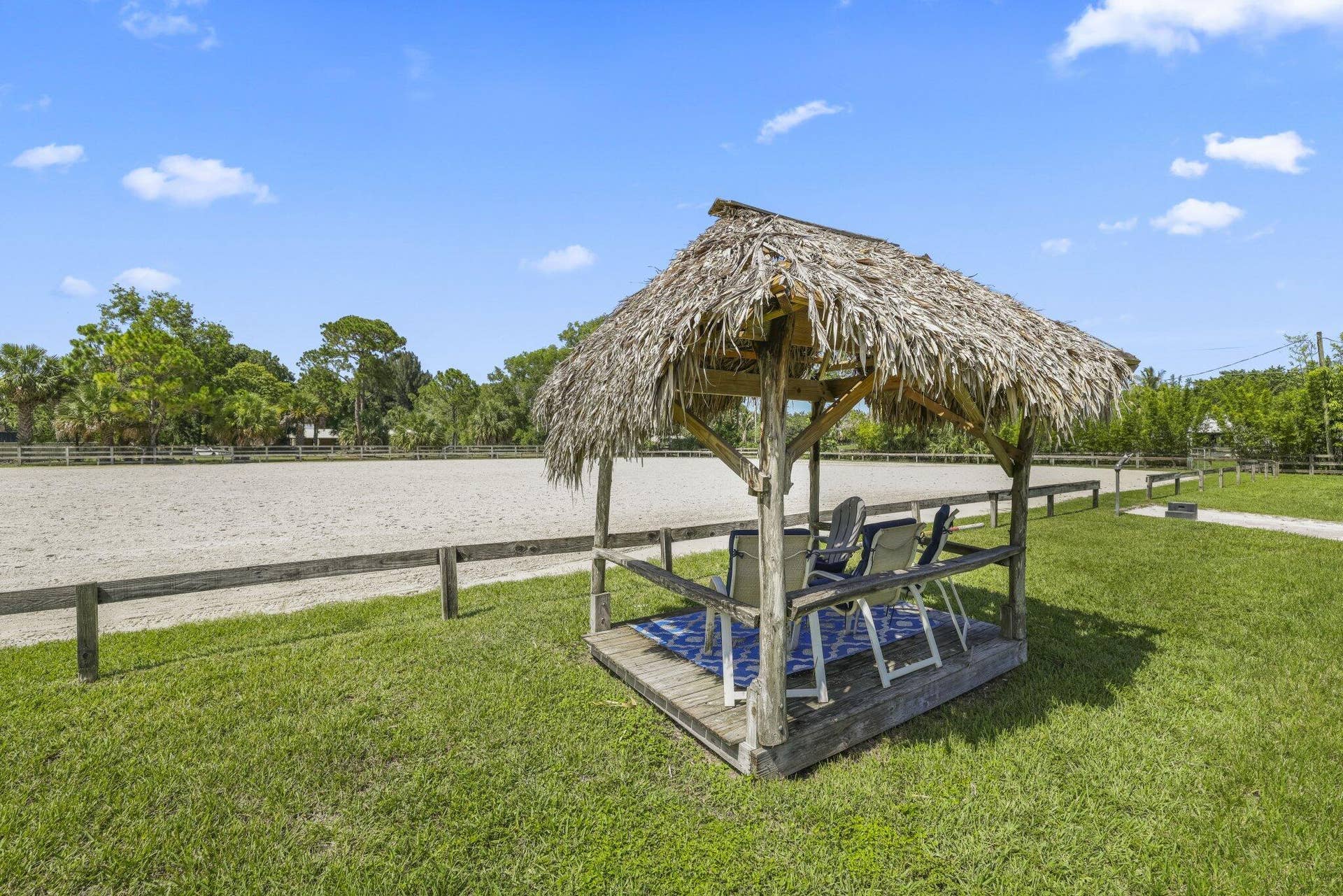 Shade hut ring side