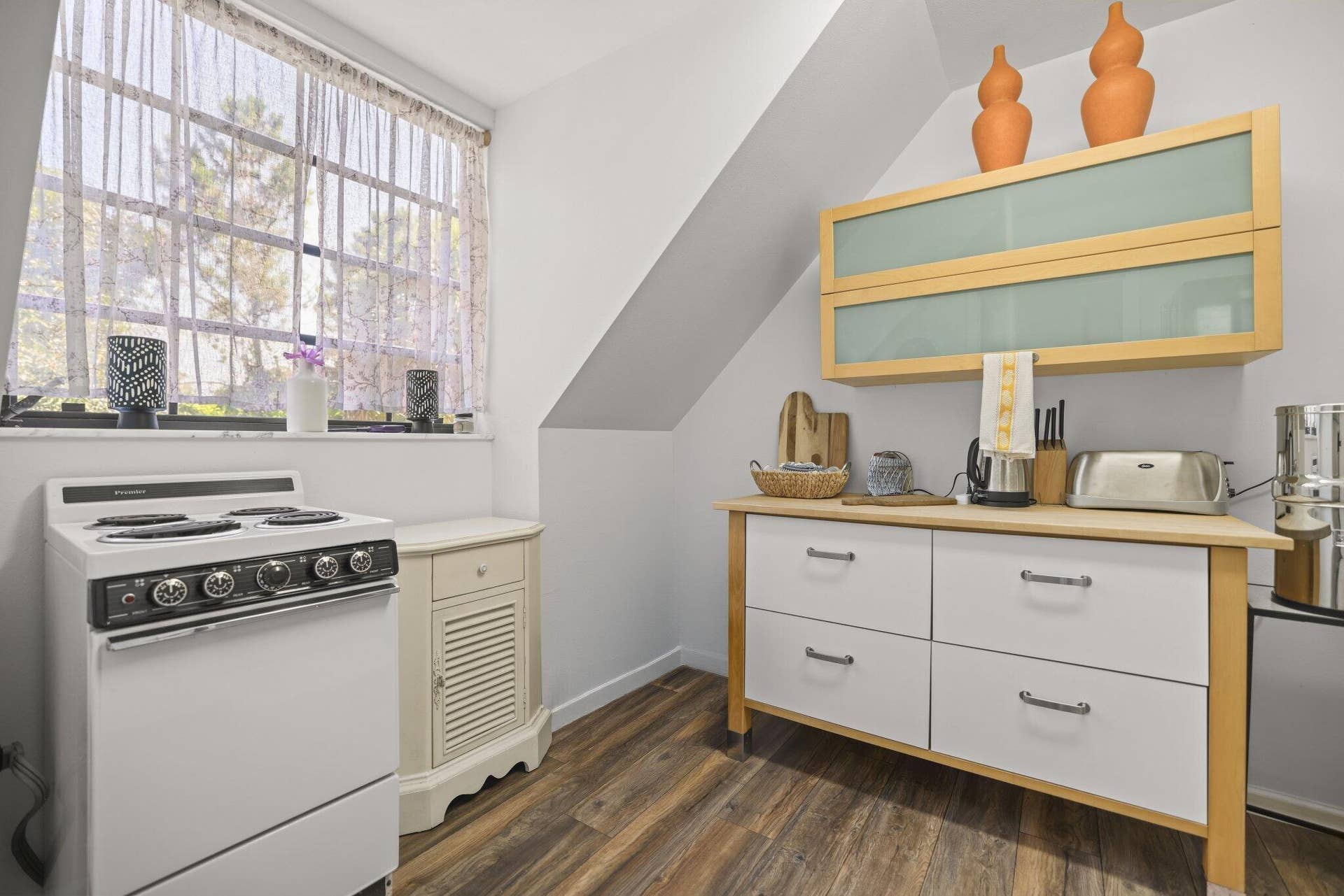 Apartment Kitchenette