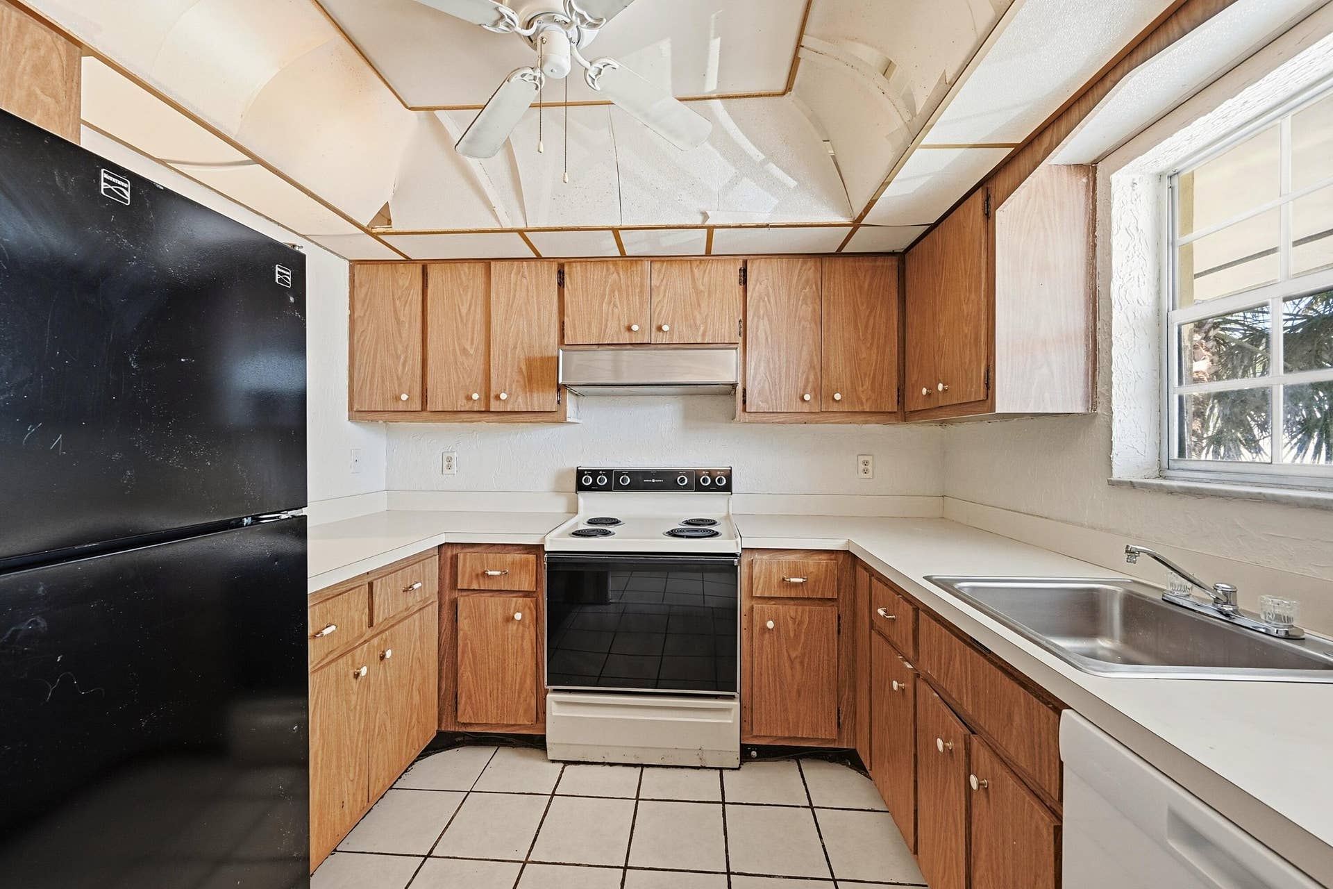 2160 NE 36th Street, #37, Lighthouse Point, FL 33064 Kitchen