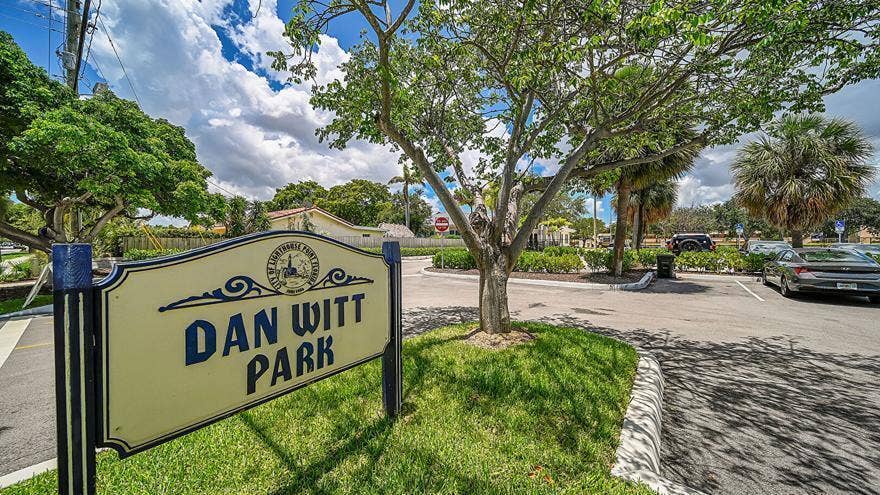 2160 NE 36th Street, #37, Lighthouse Point, FL 33064 Walkable Park