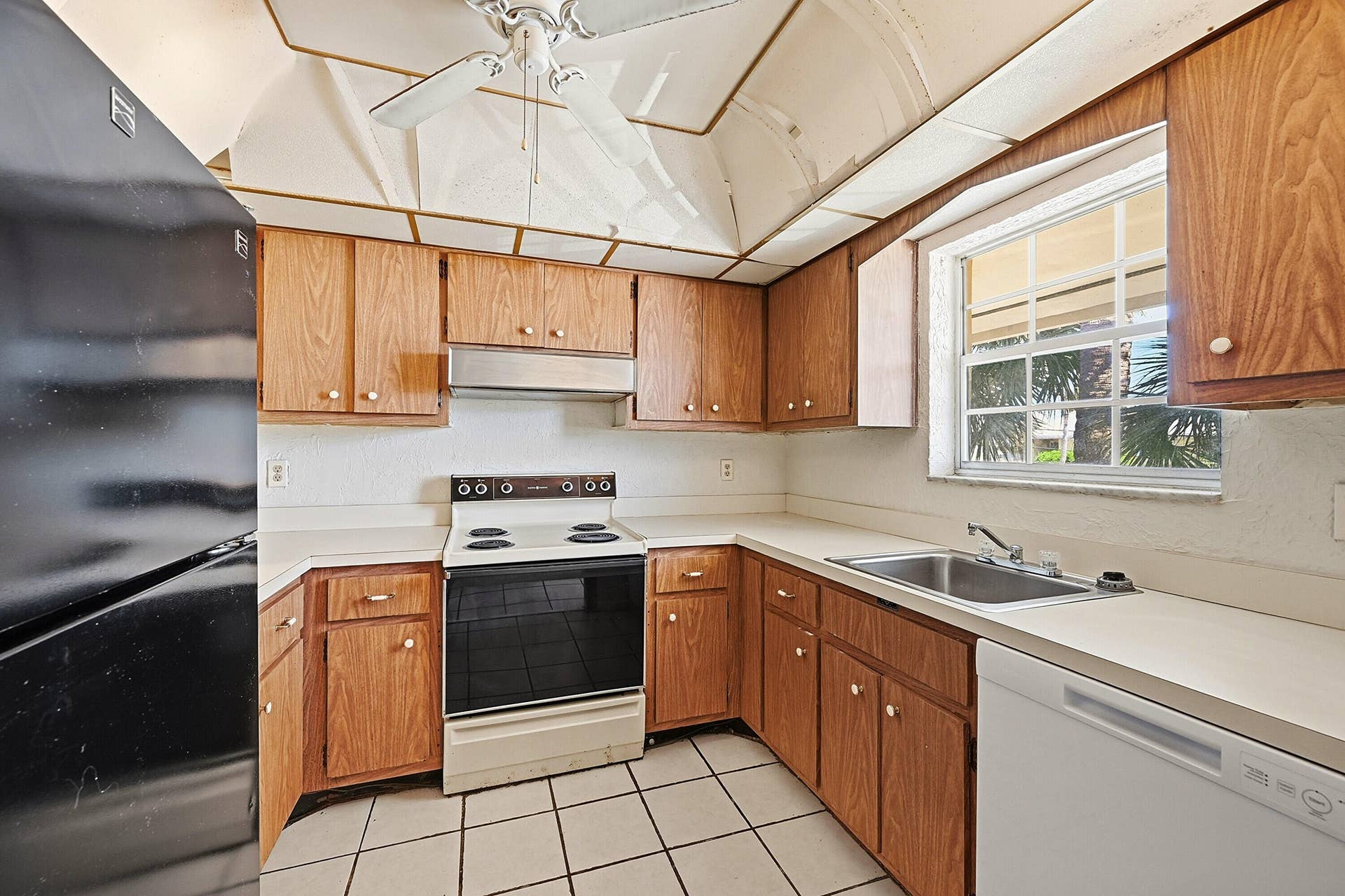 2160 NE 36th Street, #37, Lighthouse Point, FL 33064 Kitchen