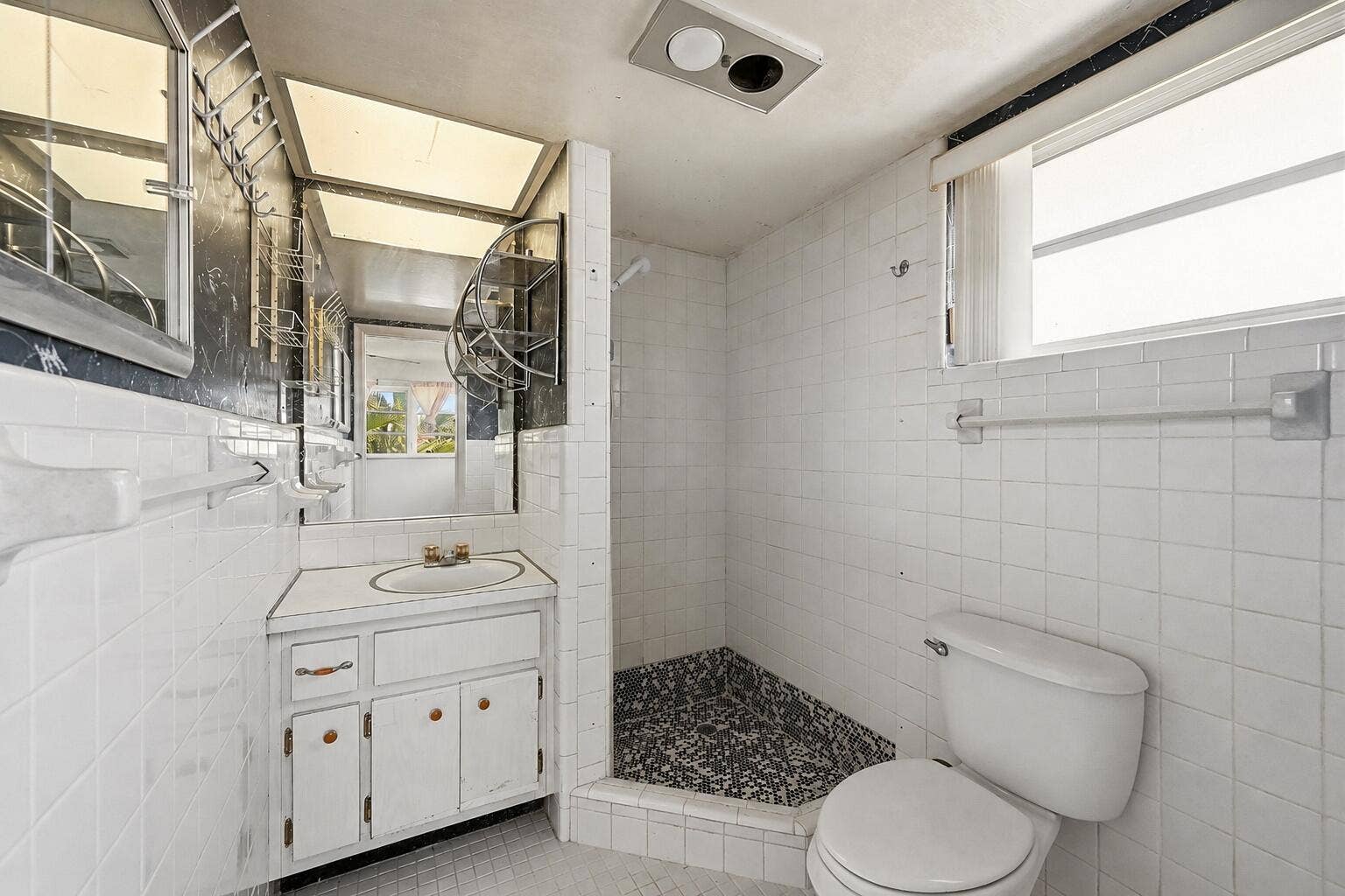 2160 NE 36th Street, #37, Lighthouse Point, FL 33064 Primary Bathroom