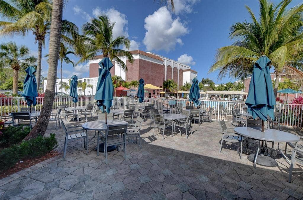 194 Newport L Drive, #194, Deerfield Beach, FL 33442 cafe