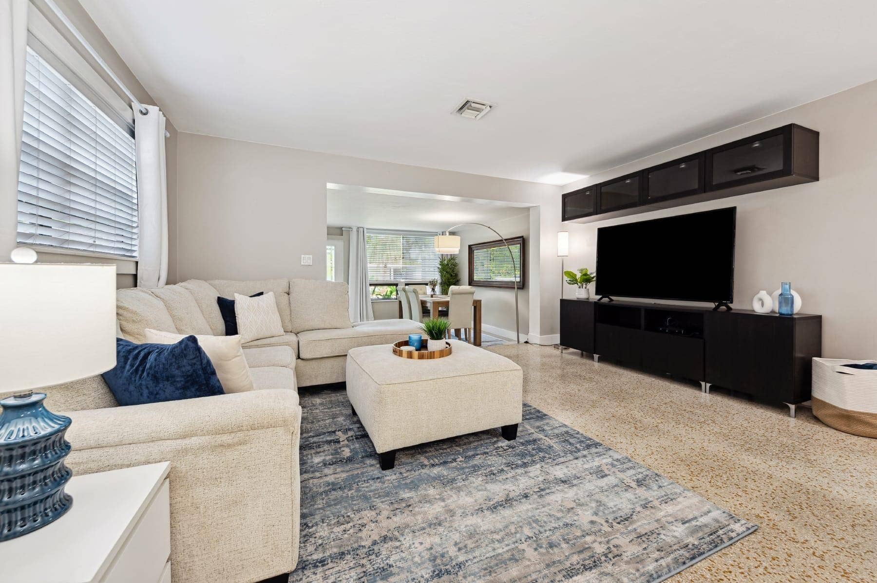 2507 NW 8th Avenue, Wilton Manors, FL 33311 Living Room