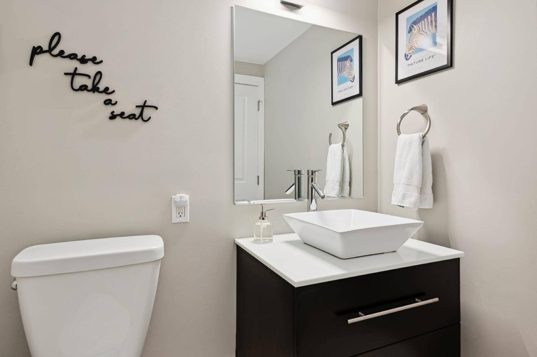 2507 NW 8th Avenue, Wilton Manors, FL 33311 Guest Bathroom