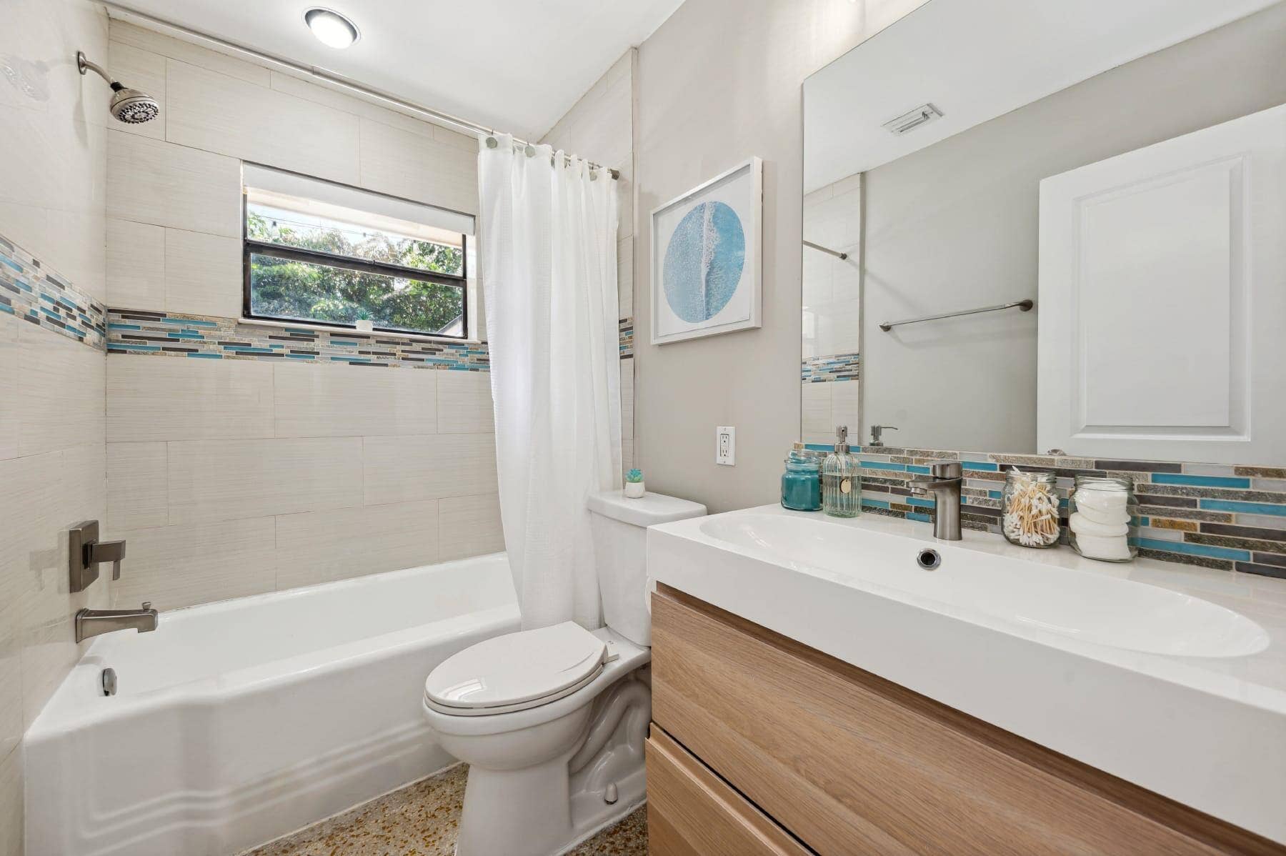 2507 NW 8th Avenue, Wilton Manors, FL 33311 Bathroom