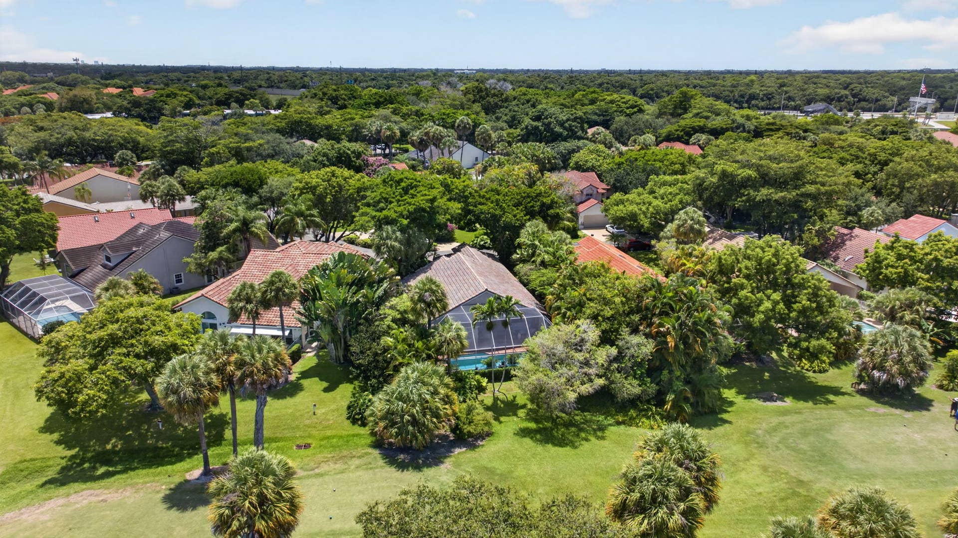 526 Misty Oaks Drive, Pompano Beach, FL 33069 52-web-or-mls-DJI_20251026222500_0086_D