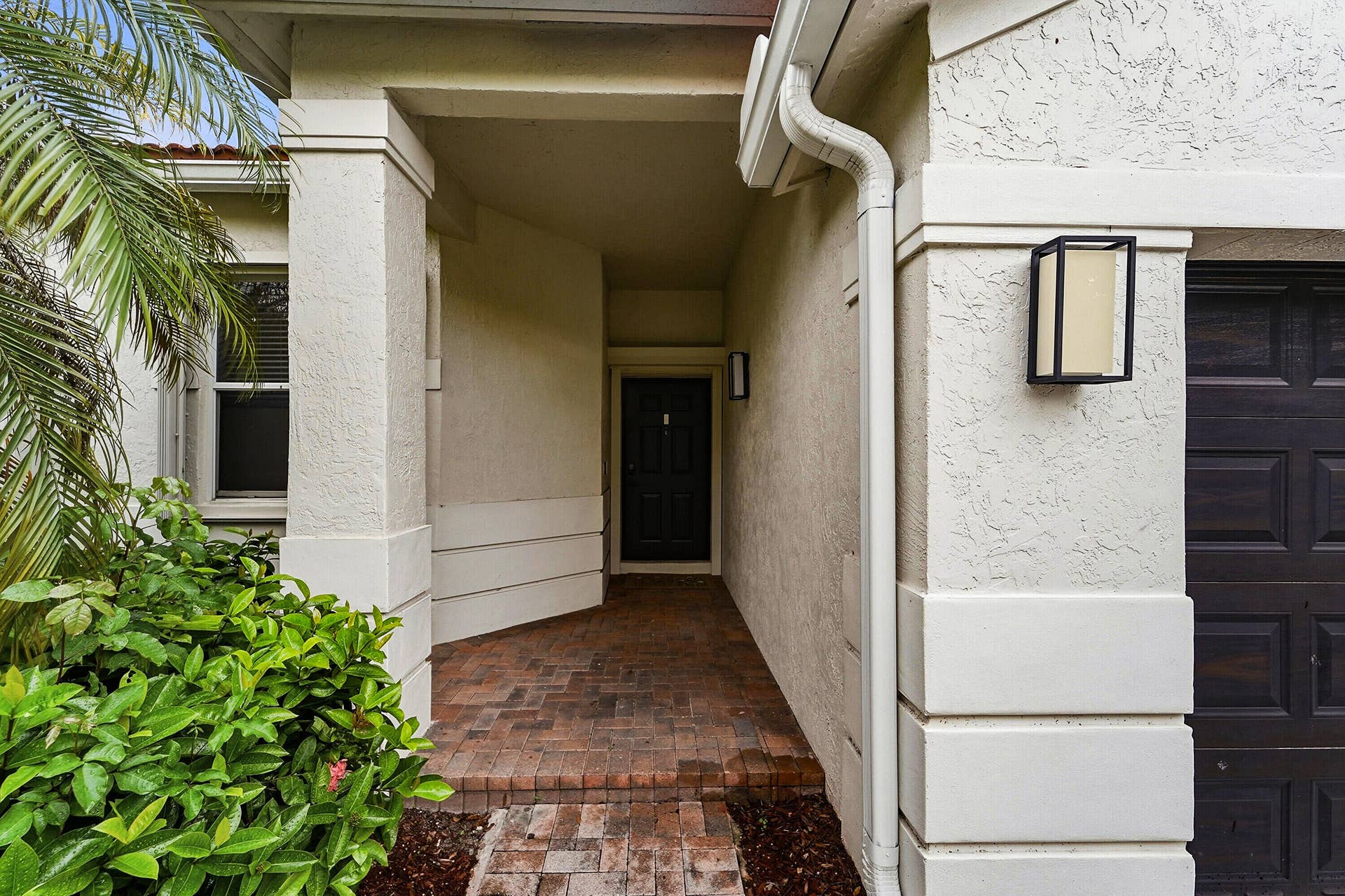 970 Tulip Circle, Weston, FL 33327 04_exterior entry