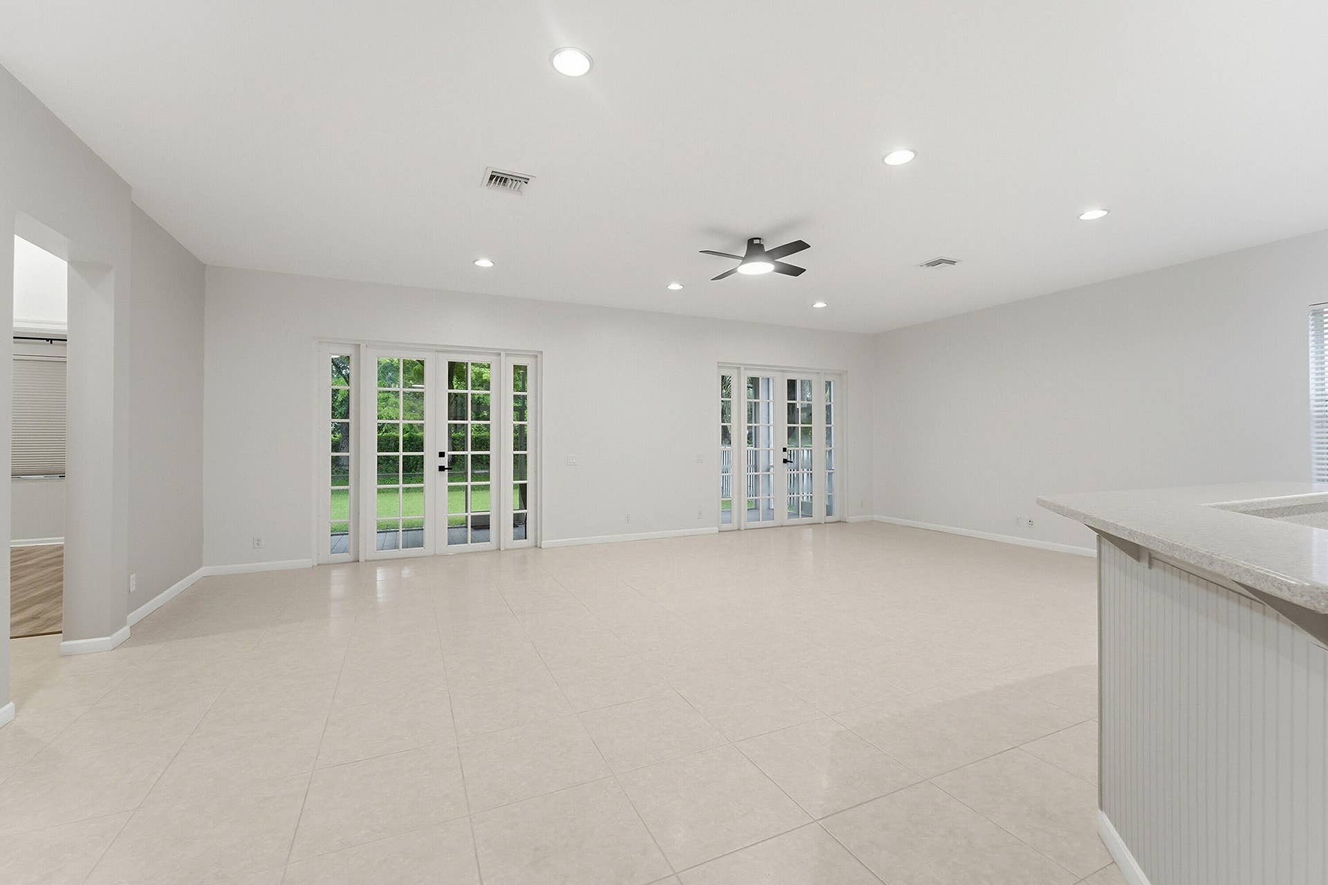 970 Tulip Circle, Weston, FL 33327 19_living room