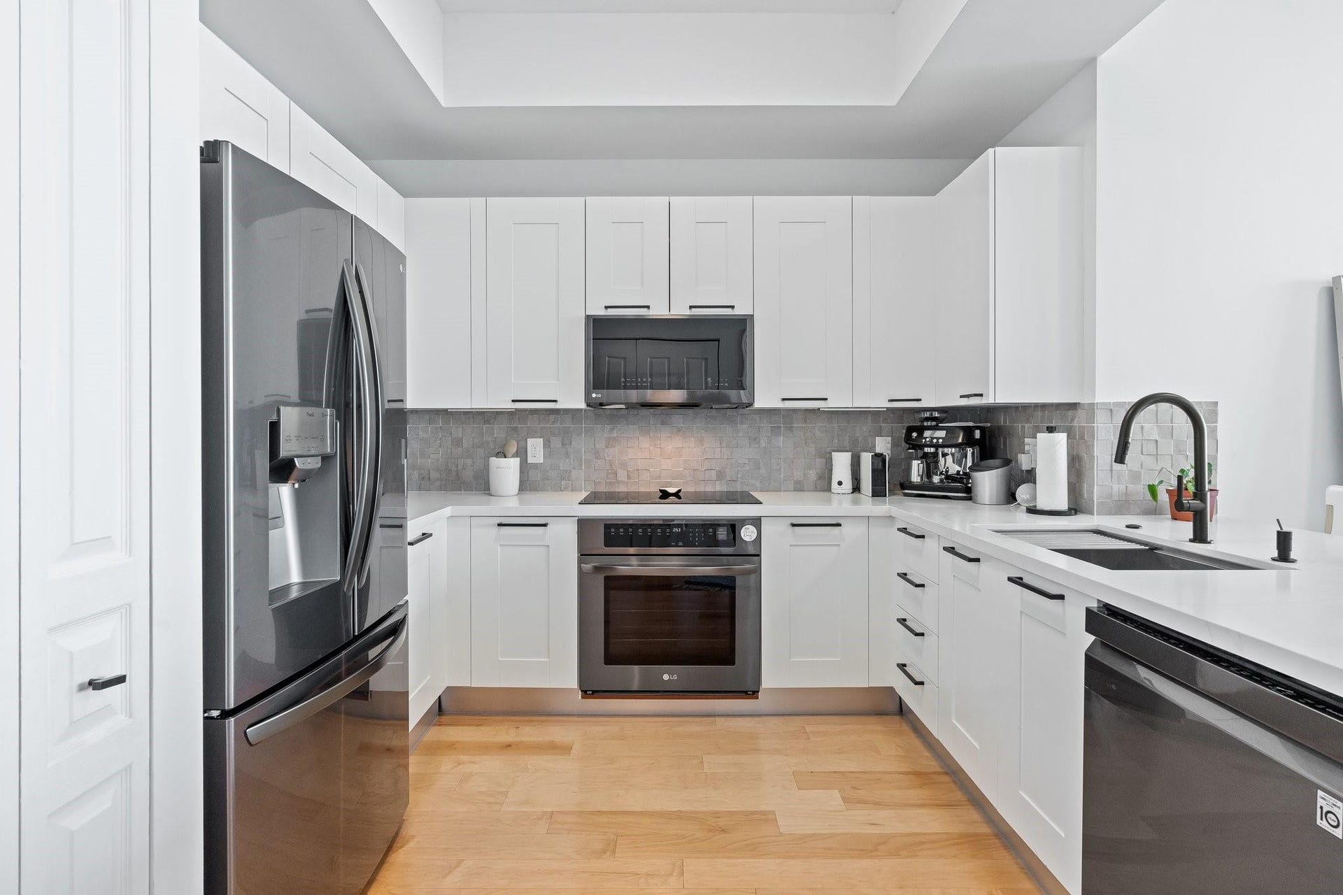 350 SE 2nd Street, #2960, Fort Lauderdale, FL 33301 Kitchen