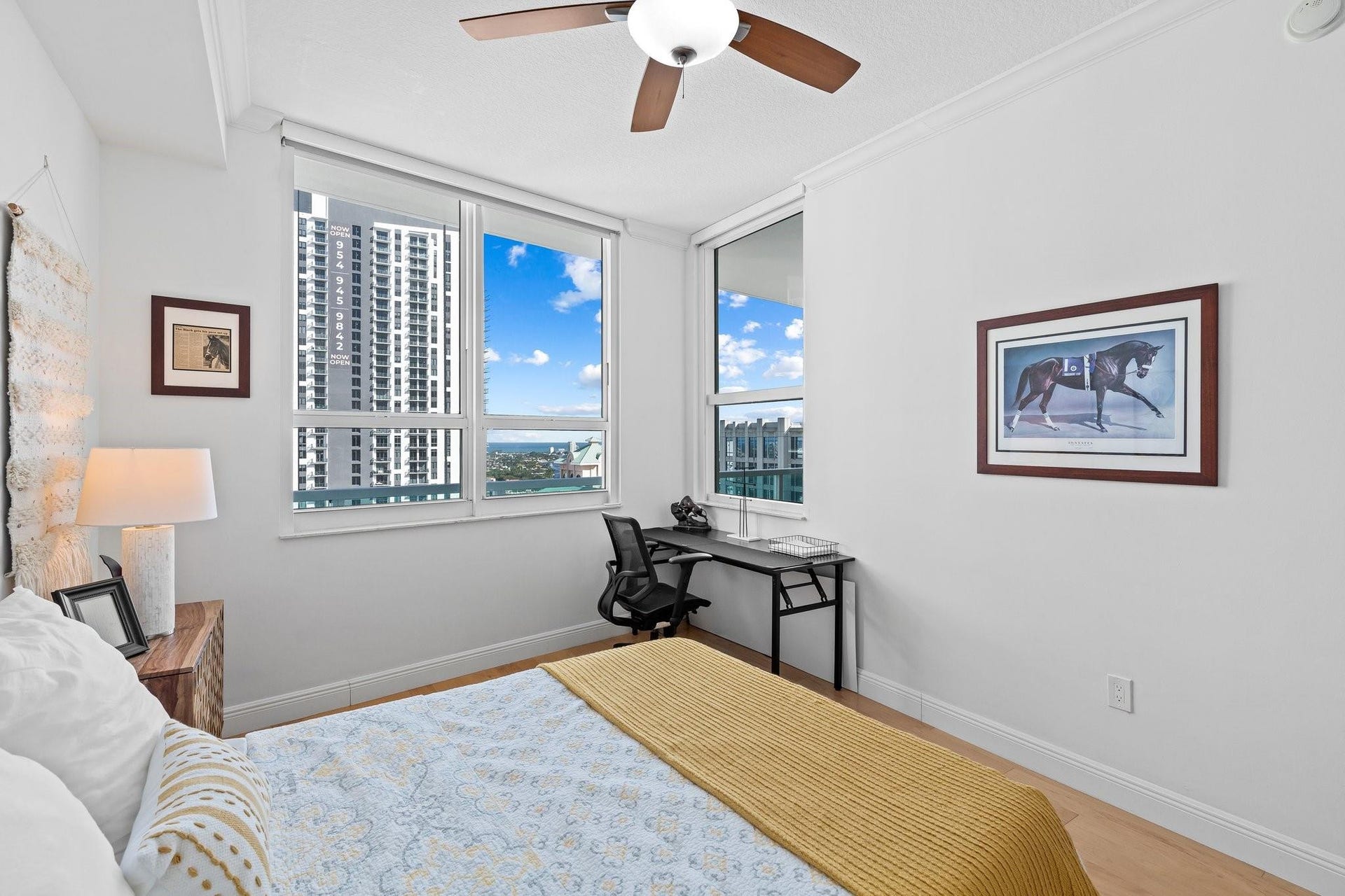 350 SE 2nd Street, #2960, Fort Lauderdale, FL 33301 King Size Bed & Desk