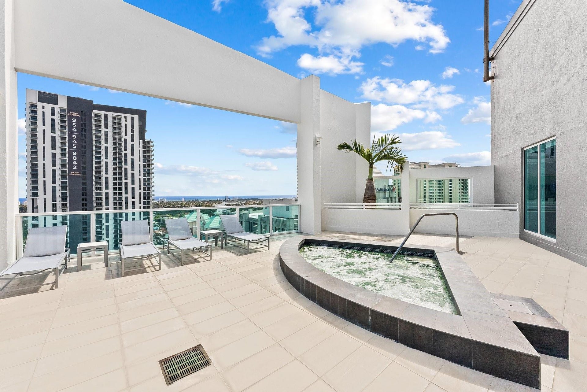 350 SE 2nd Street, #2960, Fort Lauderdale, FL 33301 Spa on rootop