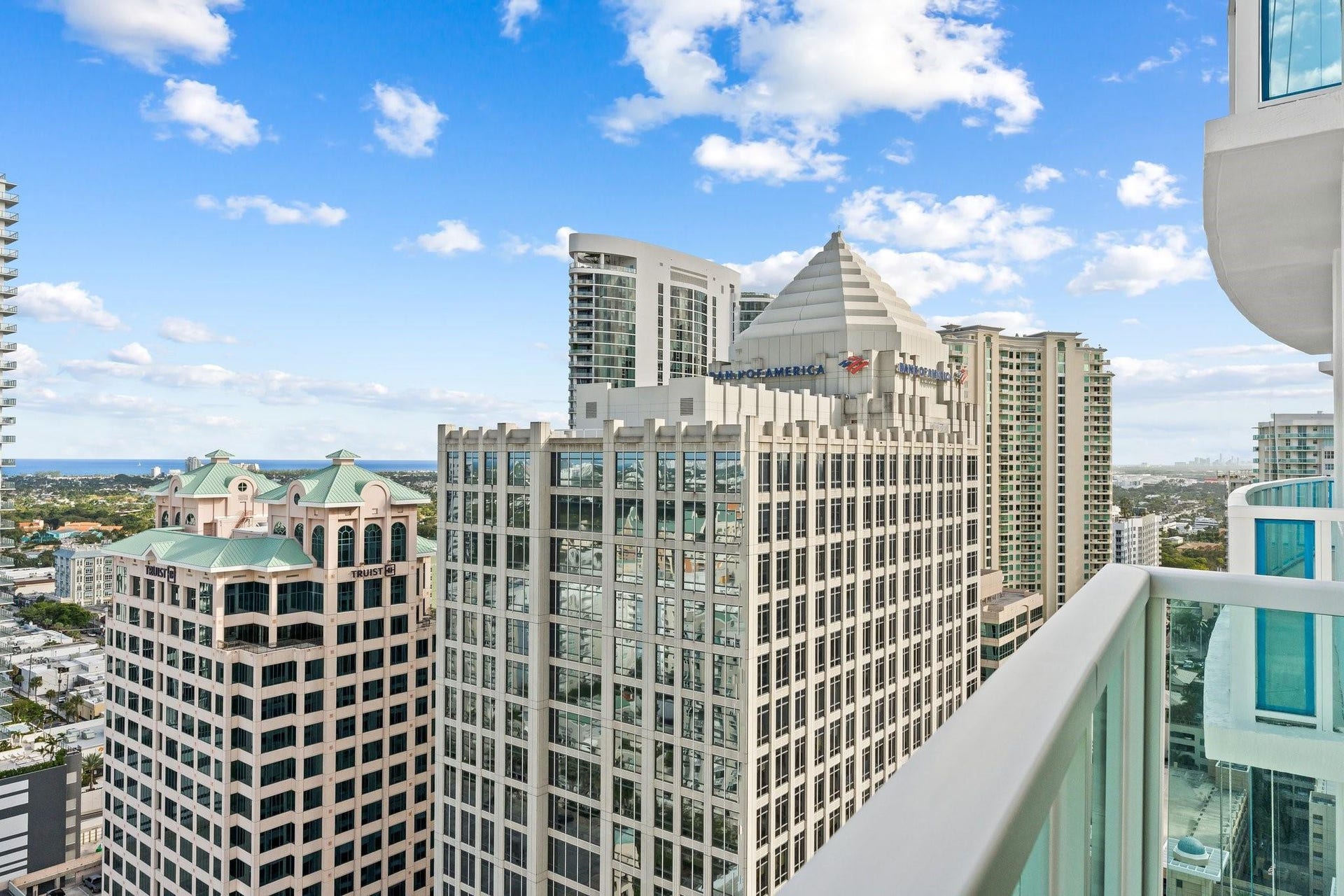 350 SE 2nd Street, #2960, Fort Lauderdale, FL 33301 Valet - porte cochere