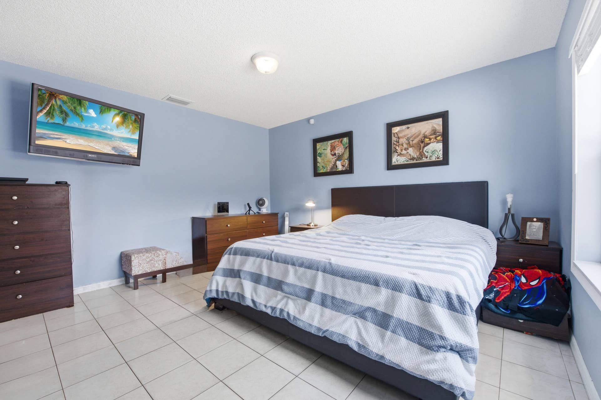 Spacious bedroom