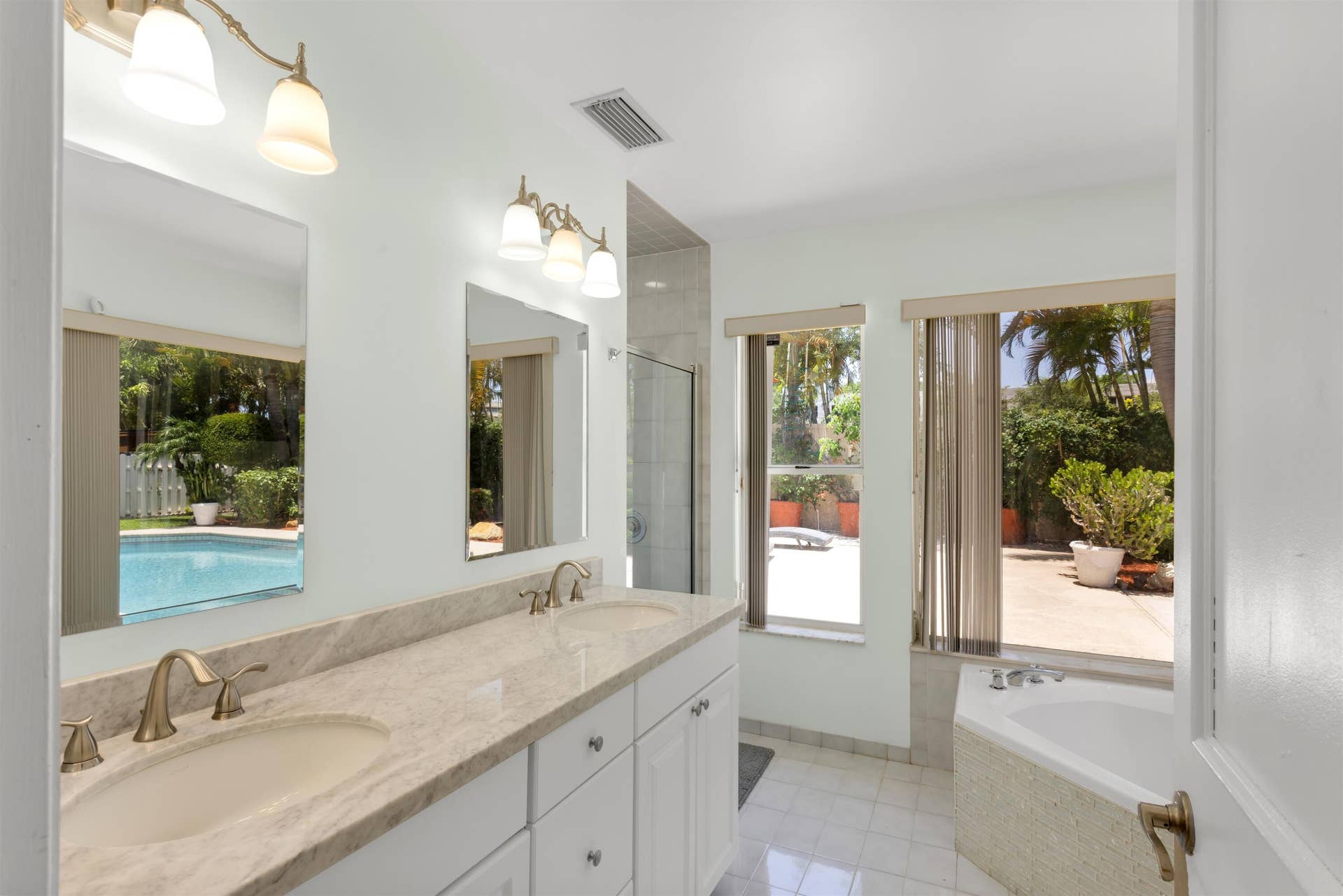 dual vanities, separate shower and soaking tub