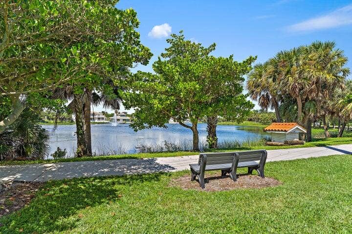 440 Jupiter Lane, Juno Beach, FL 33408 Pelican Lake