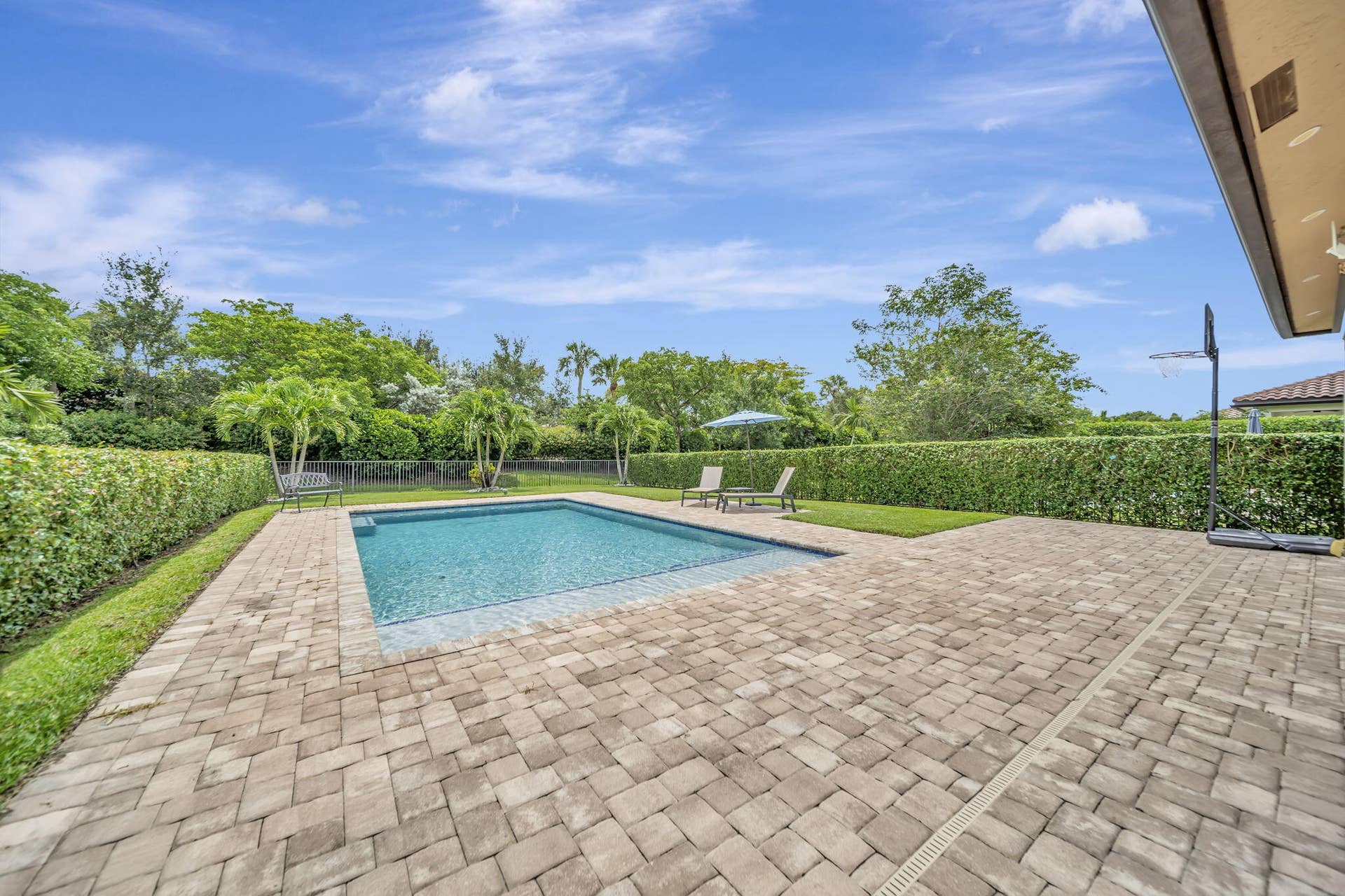 8720 E Baypoint Circle, Parkland, Parkland, FL 33076 HUGE salt pool