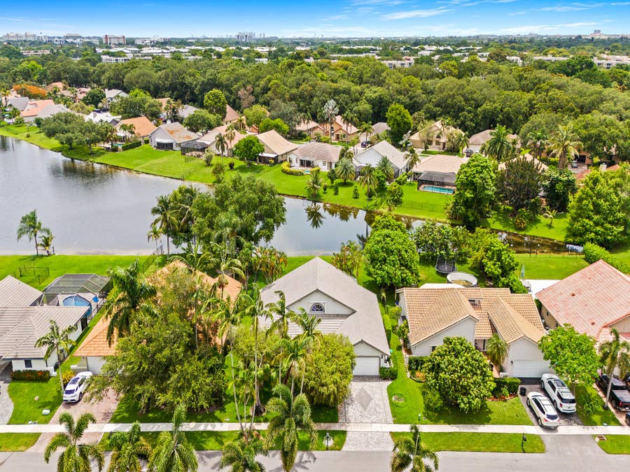 Property photo for 1750 W Oak Knoll Circle, Davie, FL