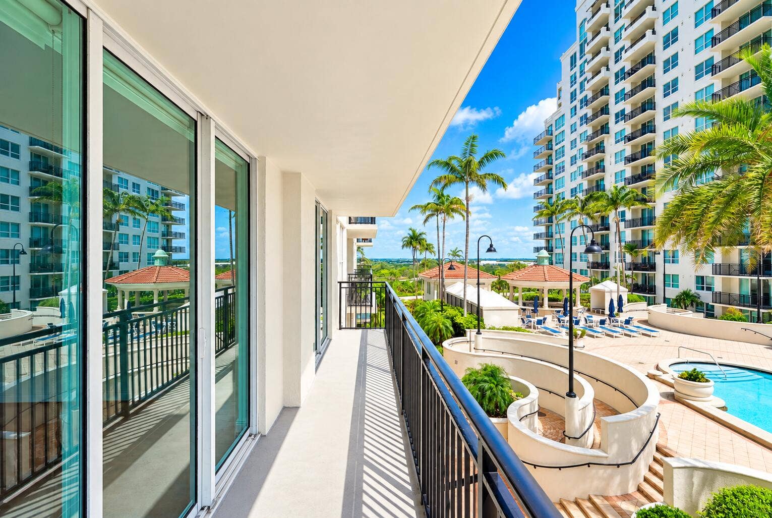 DOUBLE LENGTH - Balcony View