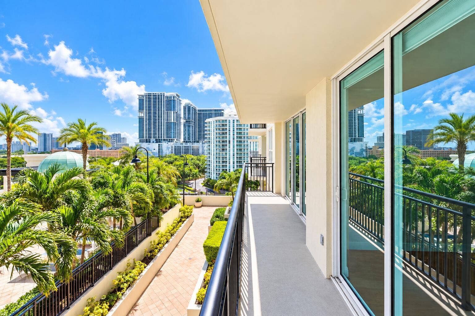 DOUBLE LENGTH - Balcony View