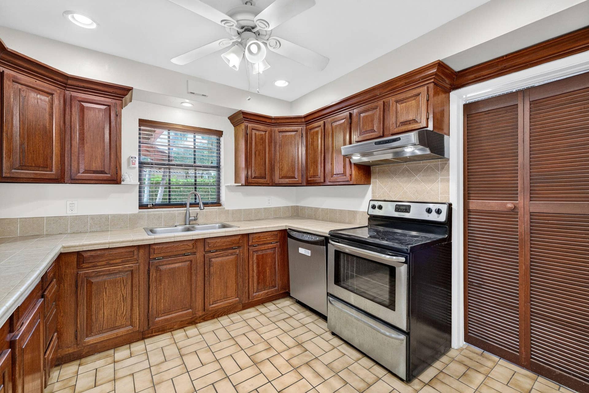 2060 Tropic Isle, Lauderdale-By-The-Sea, Lauderdale By The Sea, FL 33062 17-web-or-mls-699A1639