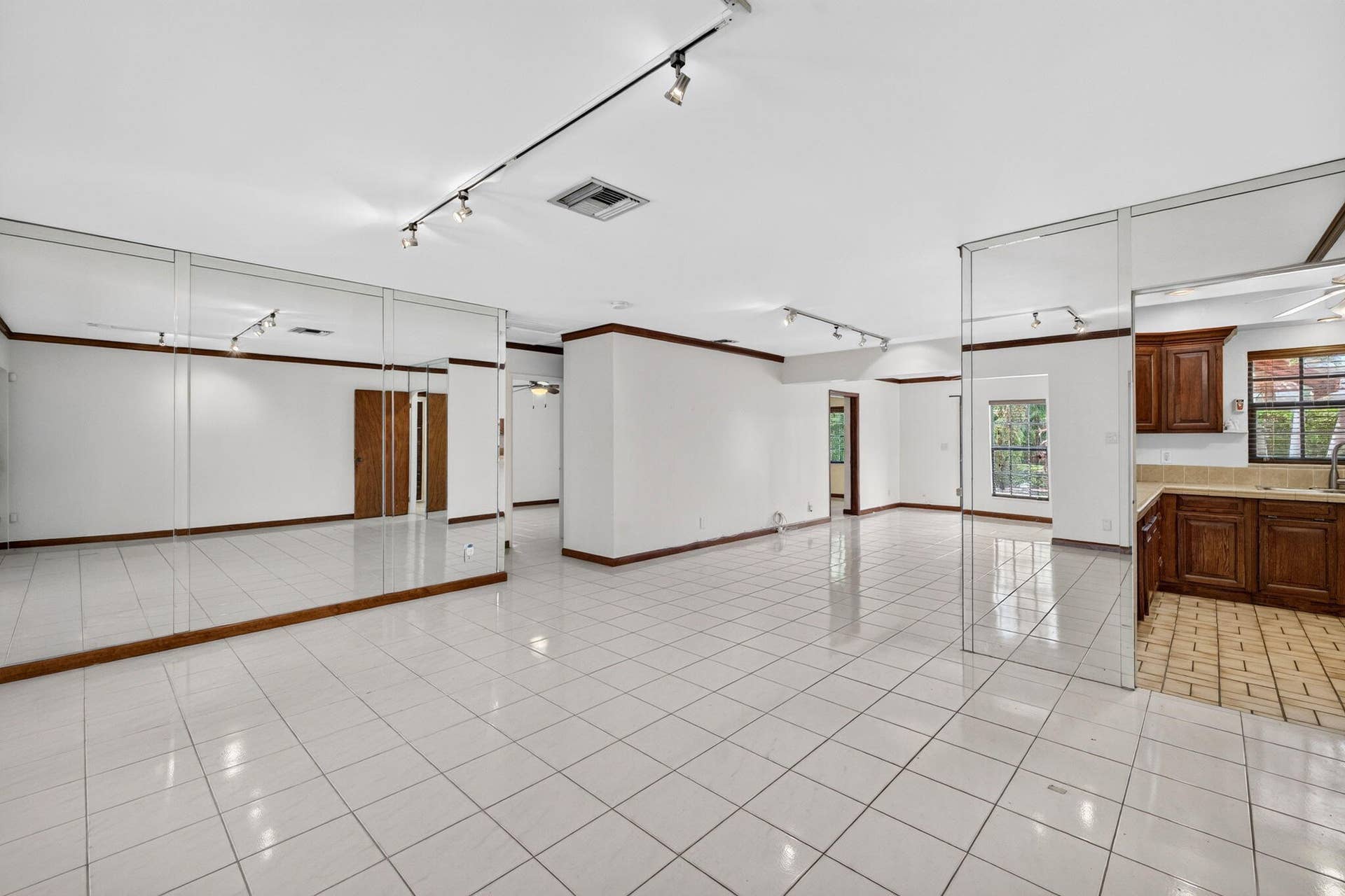 2060 Tropic Isle, Lauderdale-By-The-Sea, Lauderdale By The Sea, FL 33062 6-web-or-mls-699A1575