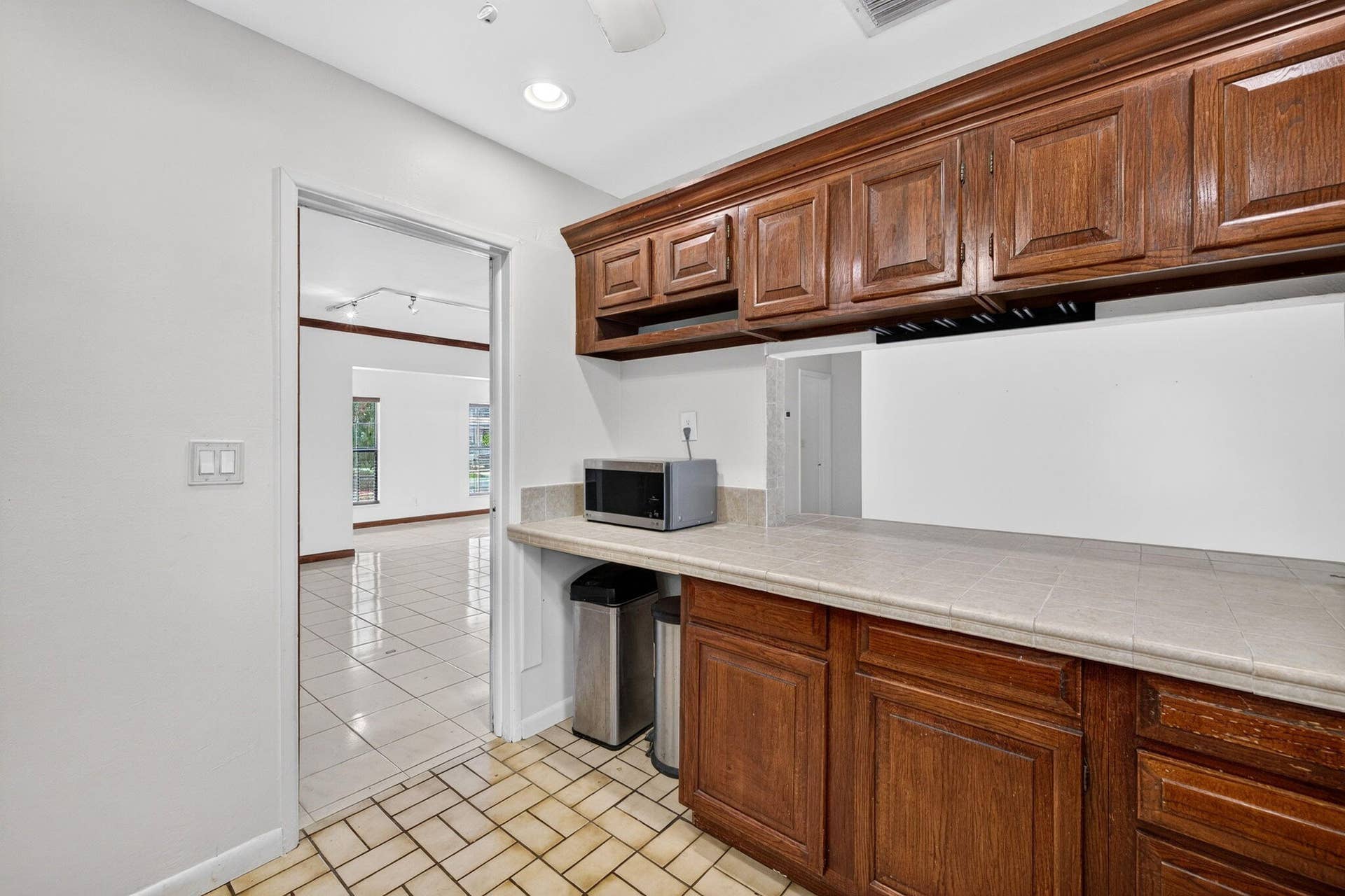 2060 Tropic Isle, Lauderdale-By-The-Sea, Lauderdale By The Sea, FL 33062 19-web-or-mls-699A1649