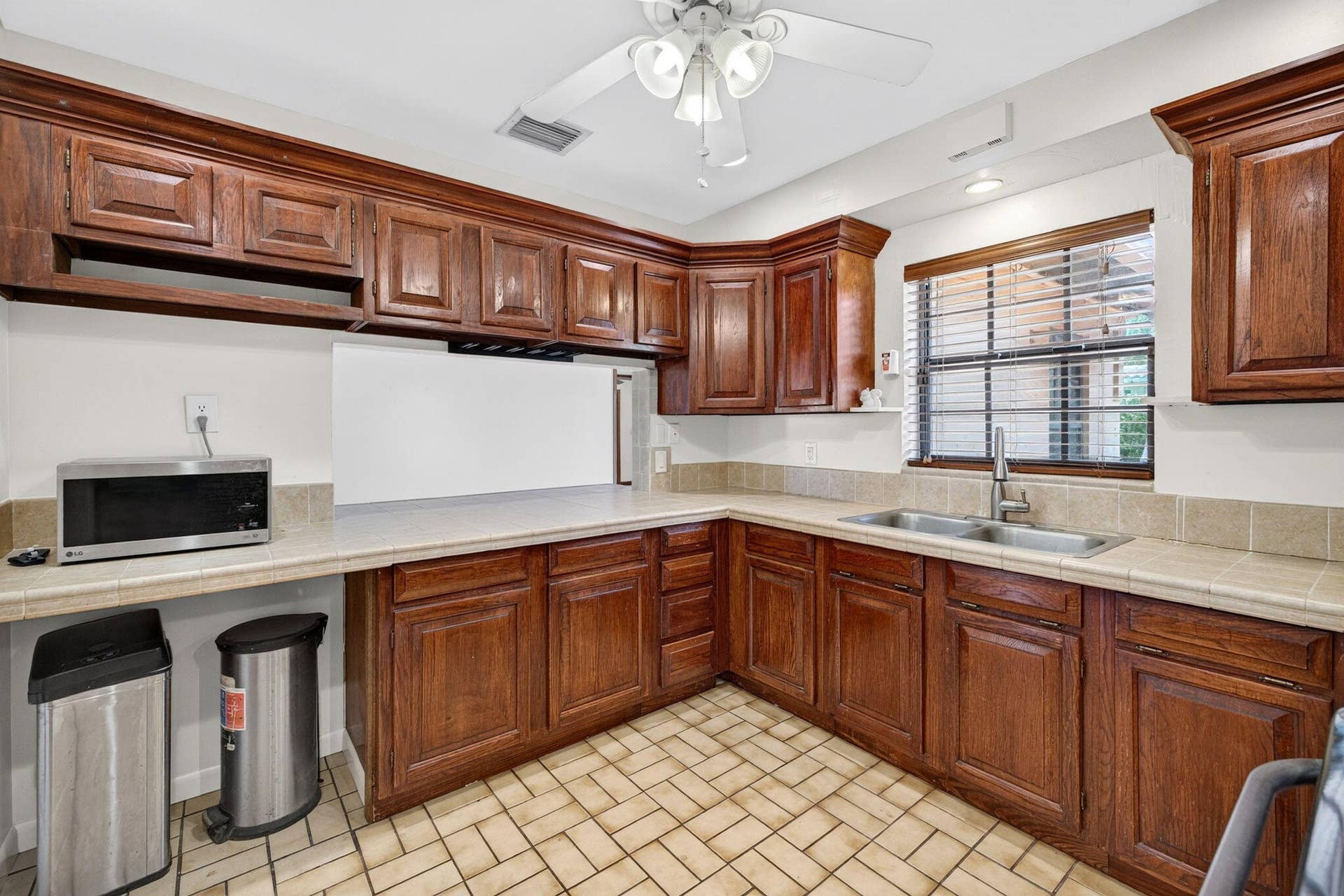 2060 Tropic Isle, Lauderdale-By-The-Sea, Lauderdale By The Sea, FL 33062 18-web-or-mls-699A1644