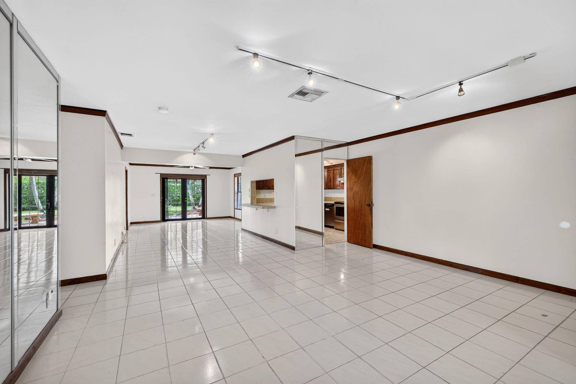 2060 Tropic Isle, Lauderdale-By-The-Sea, Lauderdale By The Sea, FL 33062 8-web-or-mls-699A1585